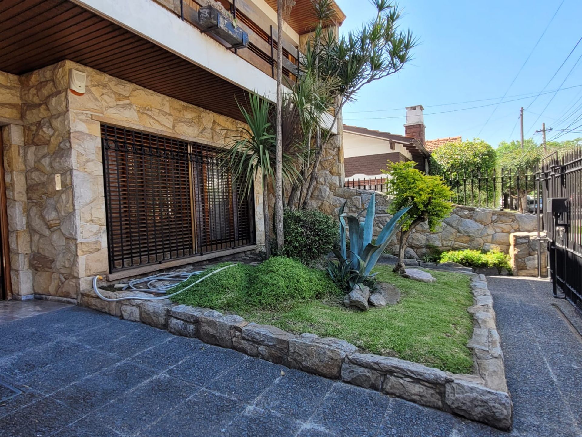 Venta casa 4 amb. Palomar jardín Lote propio - 1