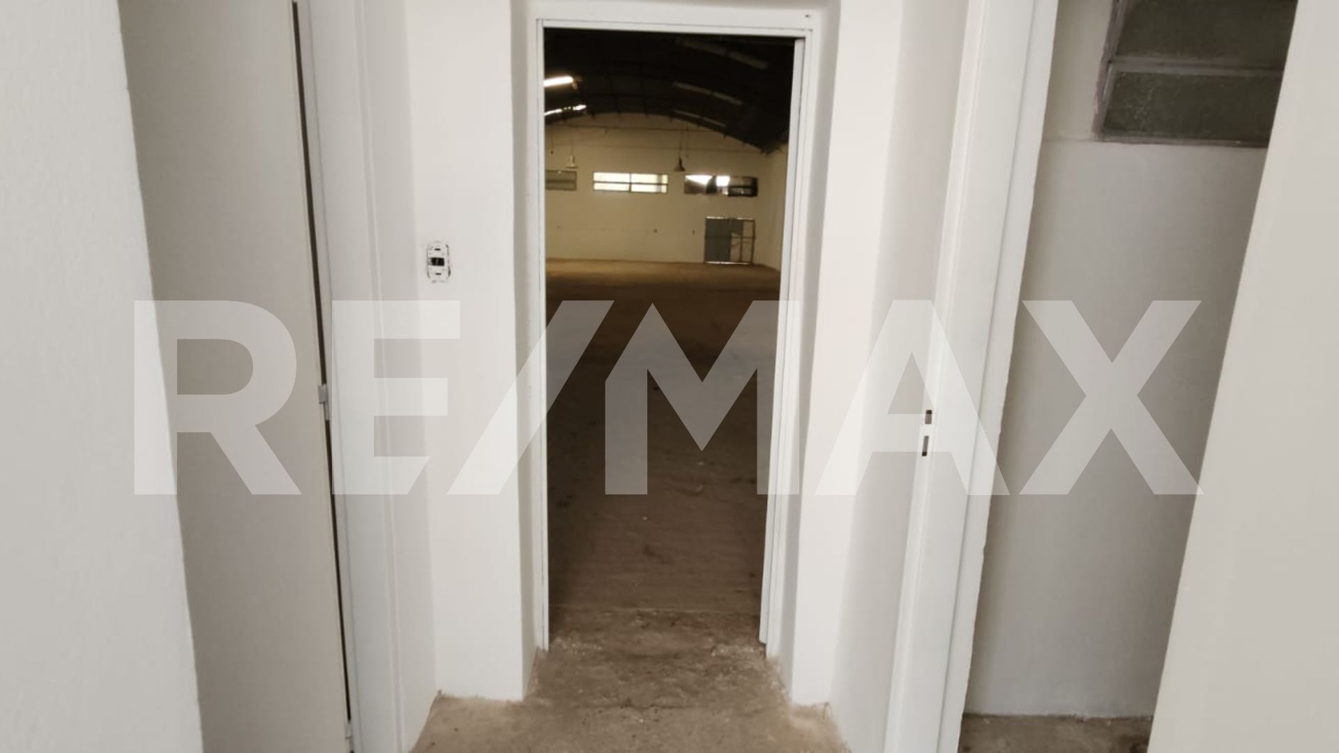 ALQUILER COMERCIAL LOCAL GALPON Y OFICINAS - 4
