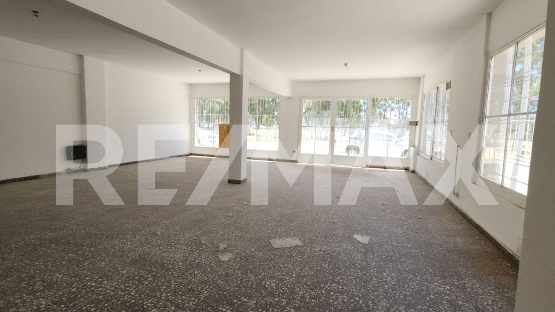 ALQUILER COMERCIAL LOCAL GALPON Y OFICINAS - 3