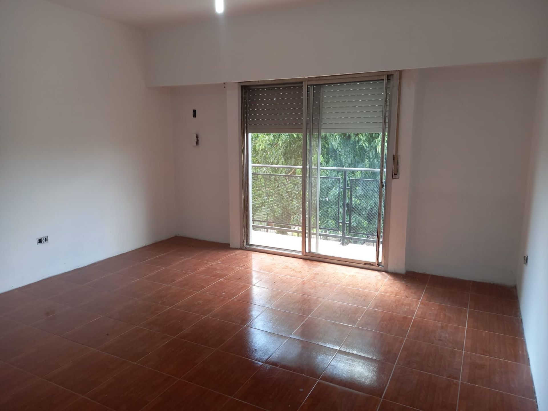 Venta Amplio Departamento P.A con garaje y patio