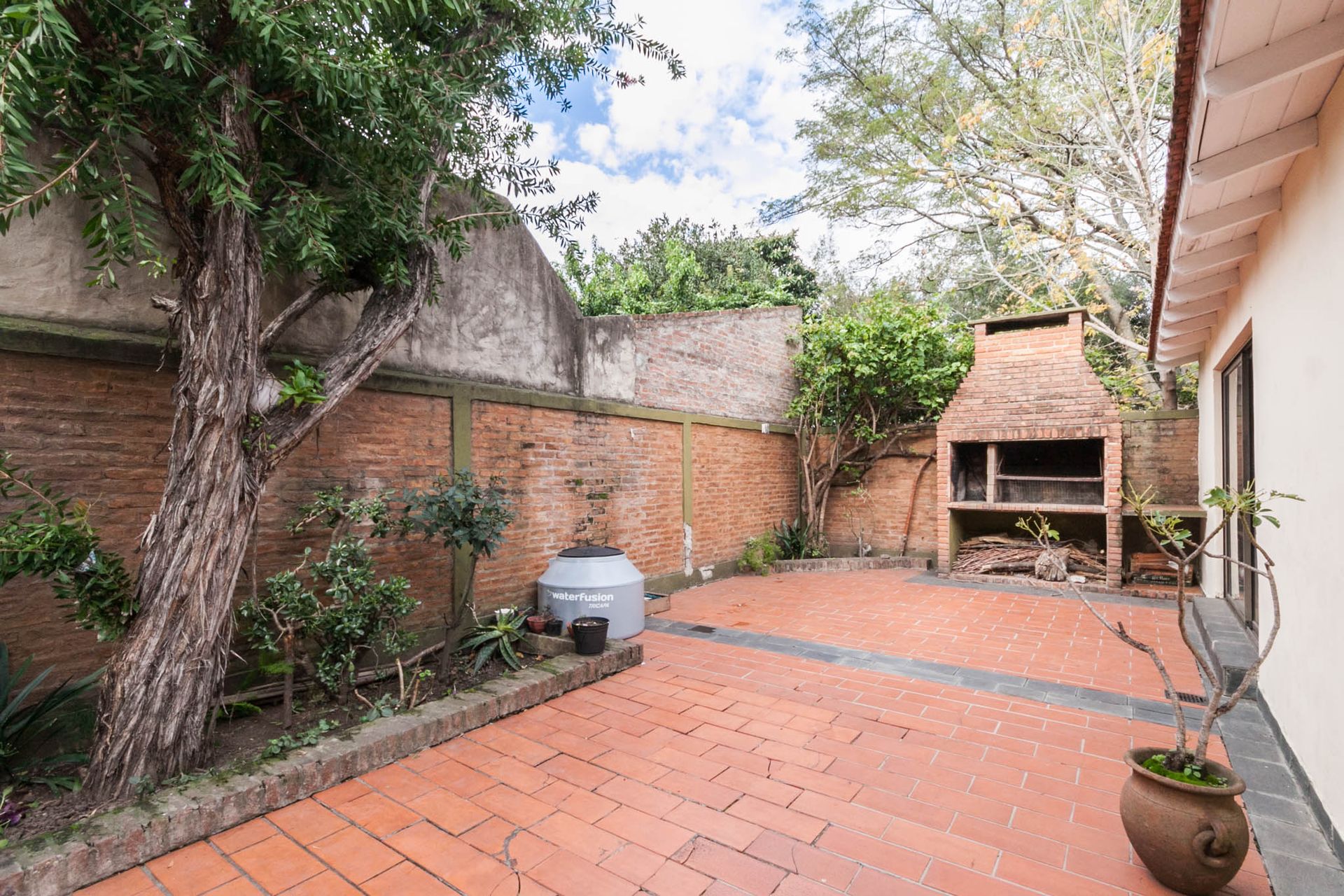 VENTA CASA 5 AMBIENTES COCHERA QUINCHO ADROGUE - 1