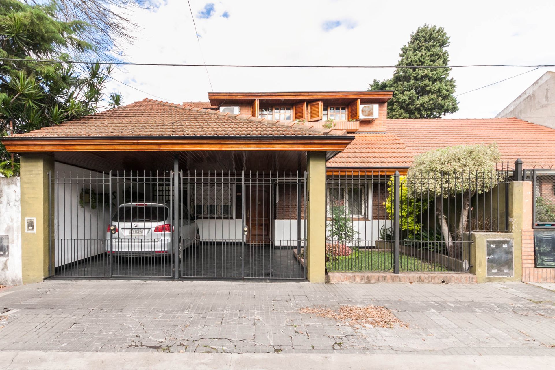 VENTA CASA 5 AMBIENTES COCHERA QUINCHO ADROGUE - 2
