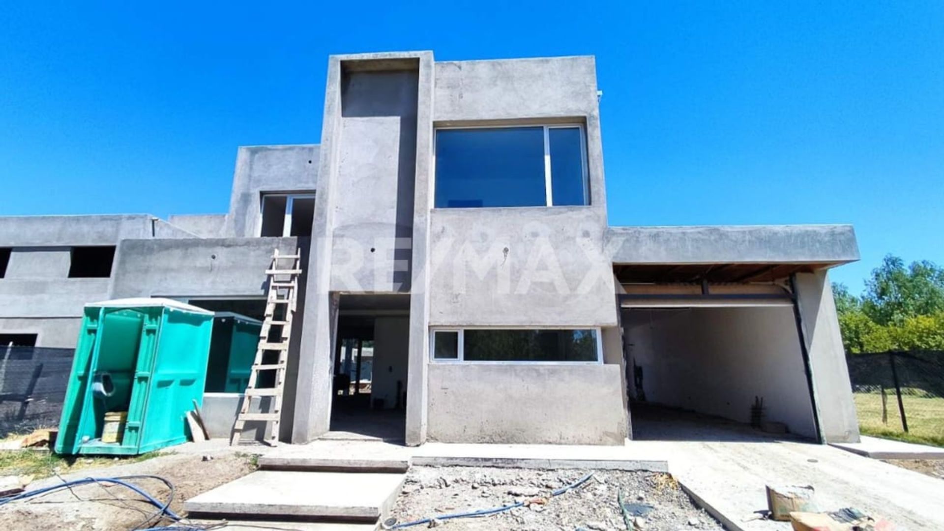 VENTA CASA 4 DORM. A TERMINAR CON PISCINA - 1