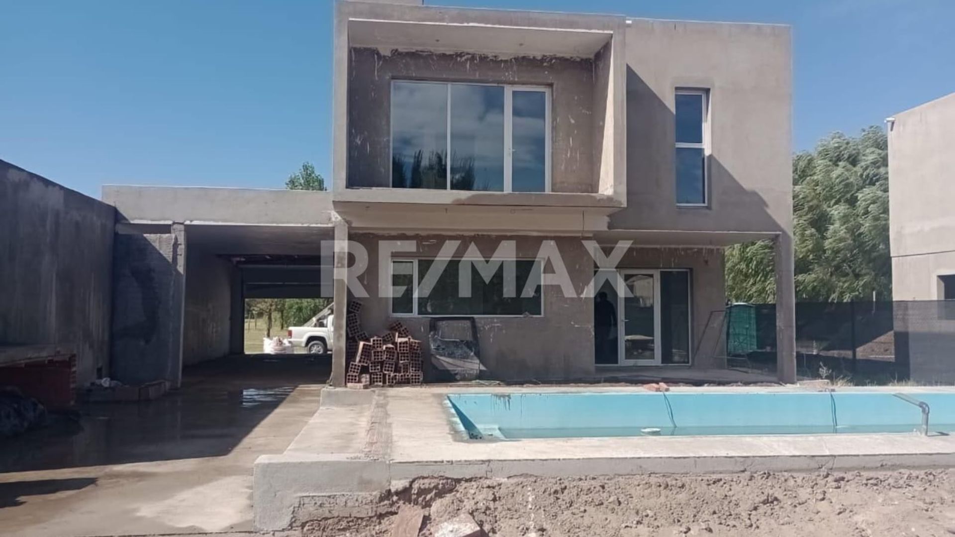 VENTA CASA 4 DORM. A TERMINAR CON PISCINA - 2