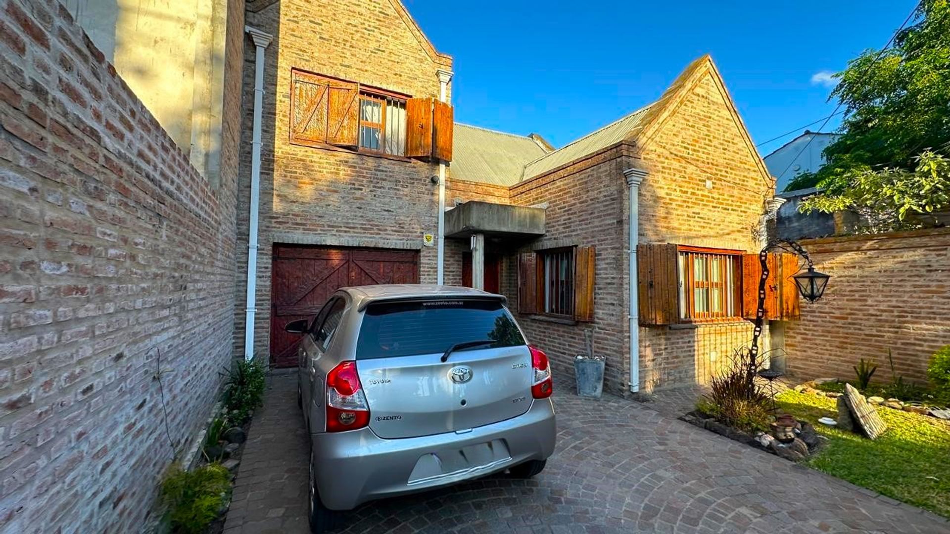 CASA 5 AMBIENTES EN VENTA LONGCHAMPS OPORTUNIDAD - 2