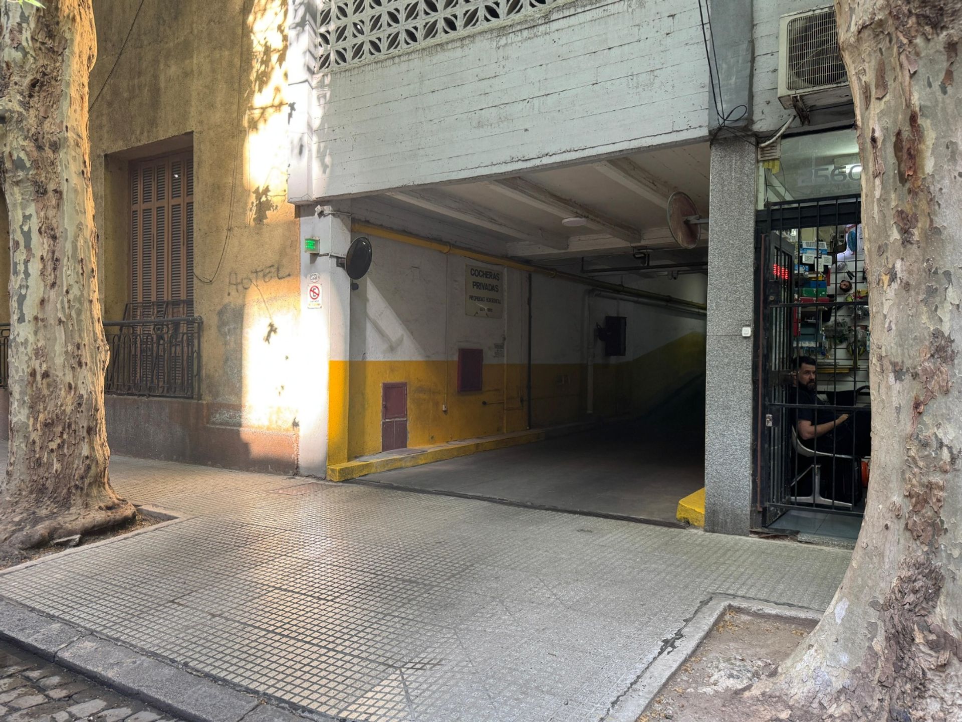 VENTA COCHERA EN EDIFICIO COCHERAS EN COLEGIALES - 1