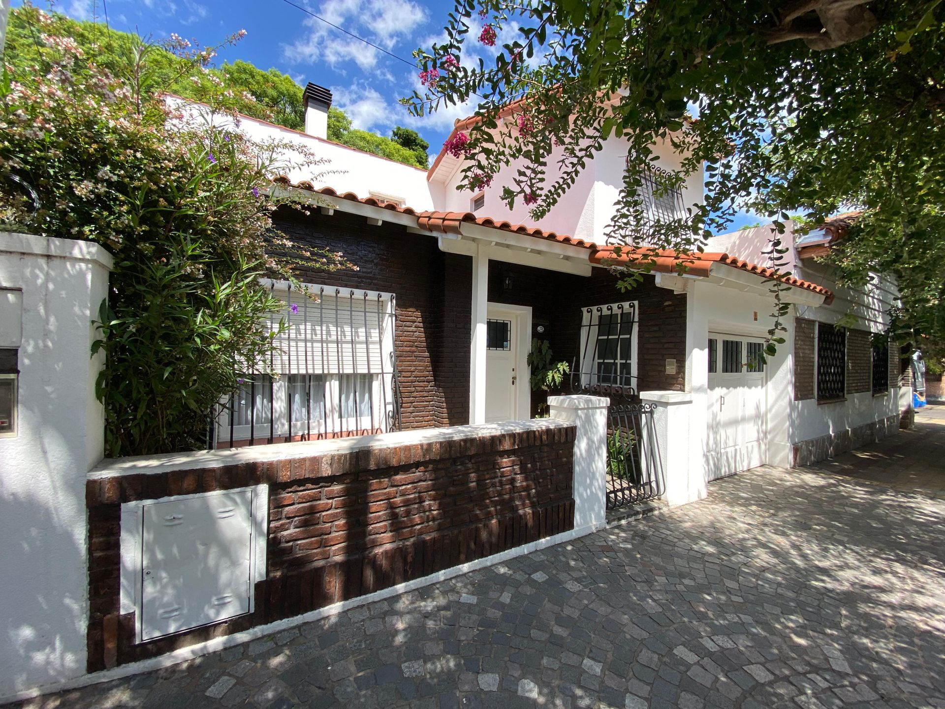 CASA 4 AMBIENTES VENTA MOR&Oacute;N QUINCHO COCHERA - 10