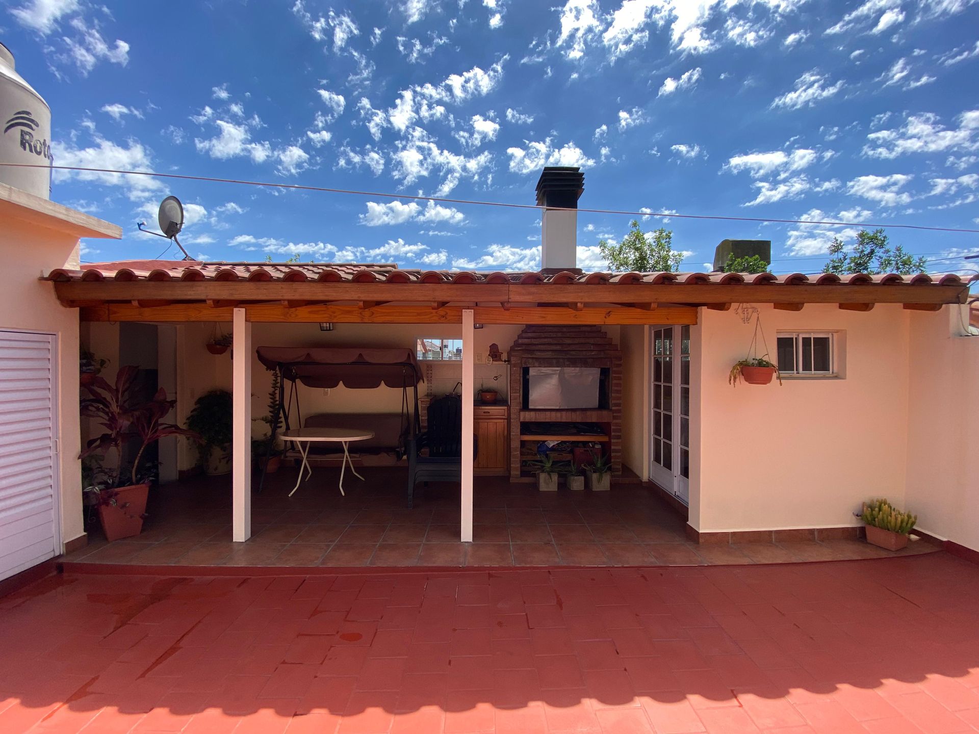 CASA 4 AMBIENTES VENTA MOR&Oacute;N QUINCHO COCHERA - 6
