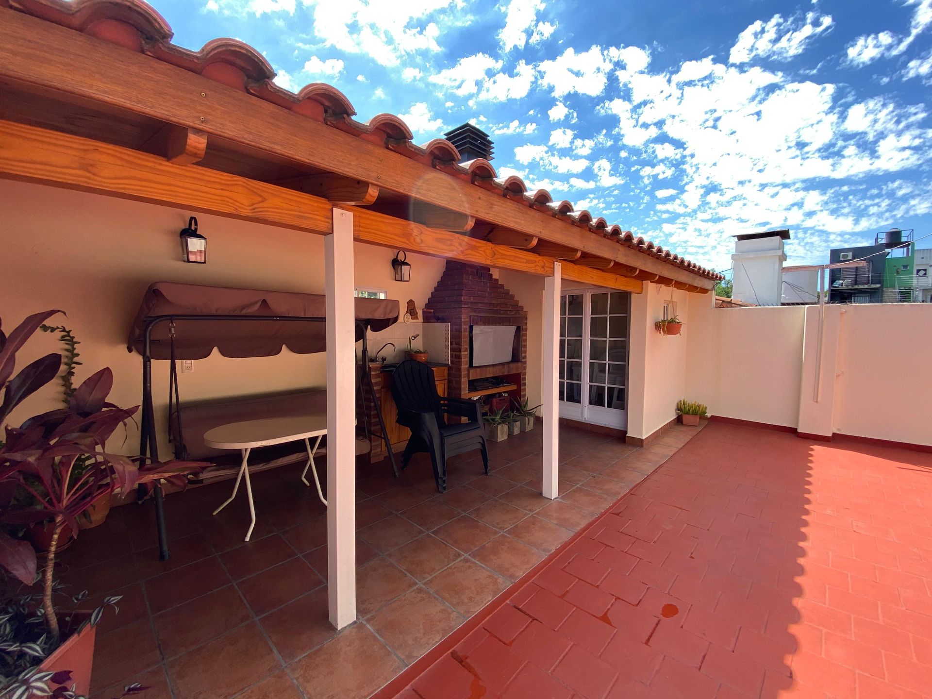 CASA 4 AMBIENTES VENTA MOR&Oacute;N QUINCHO COCHERA - 11