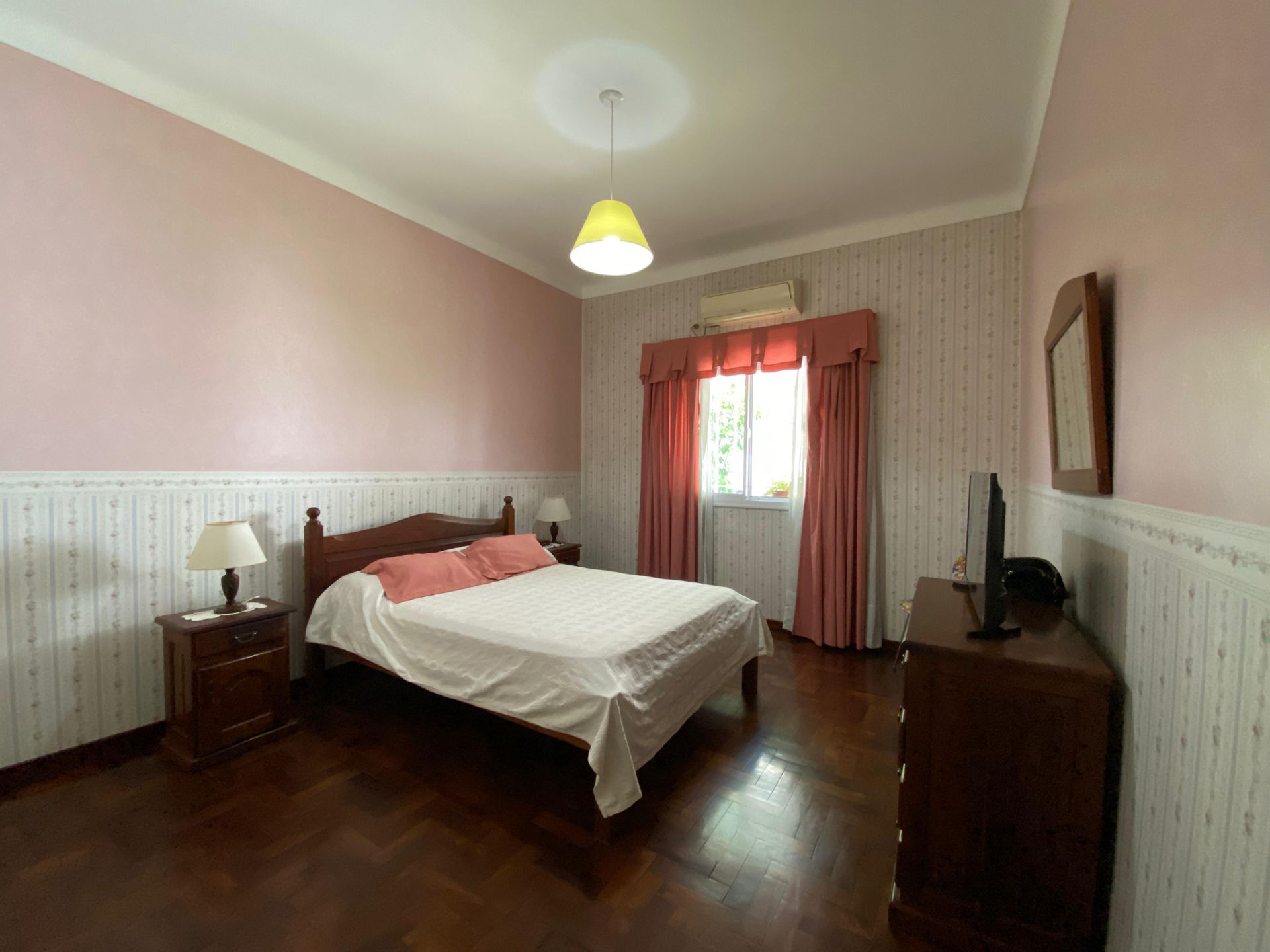 CASA 4 AMBIENTES VENTA MOR&Oacute;N QUINCHO COCHERA - 2