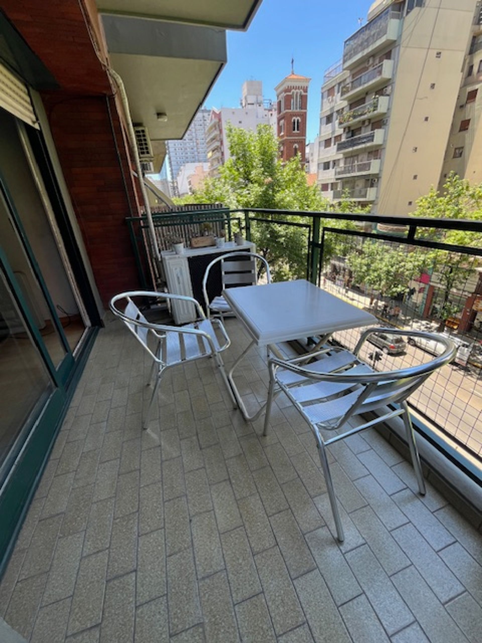VENTA 4 AMBIENTES AL FRENTE CON BALCON - 10