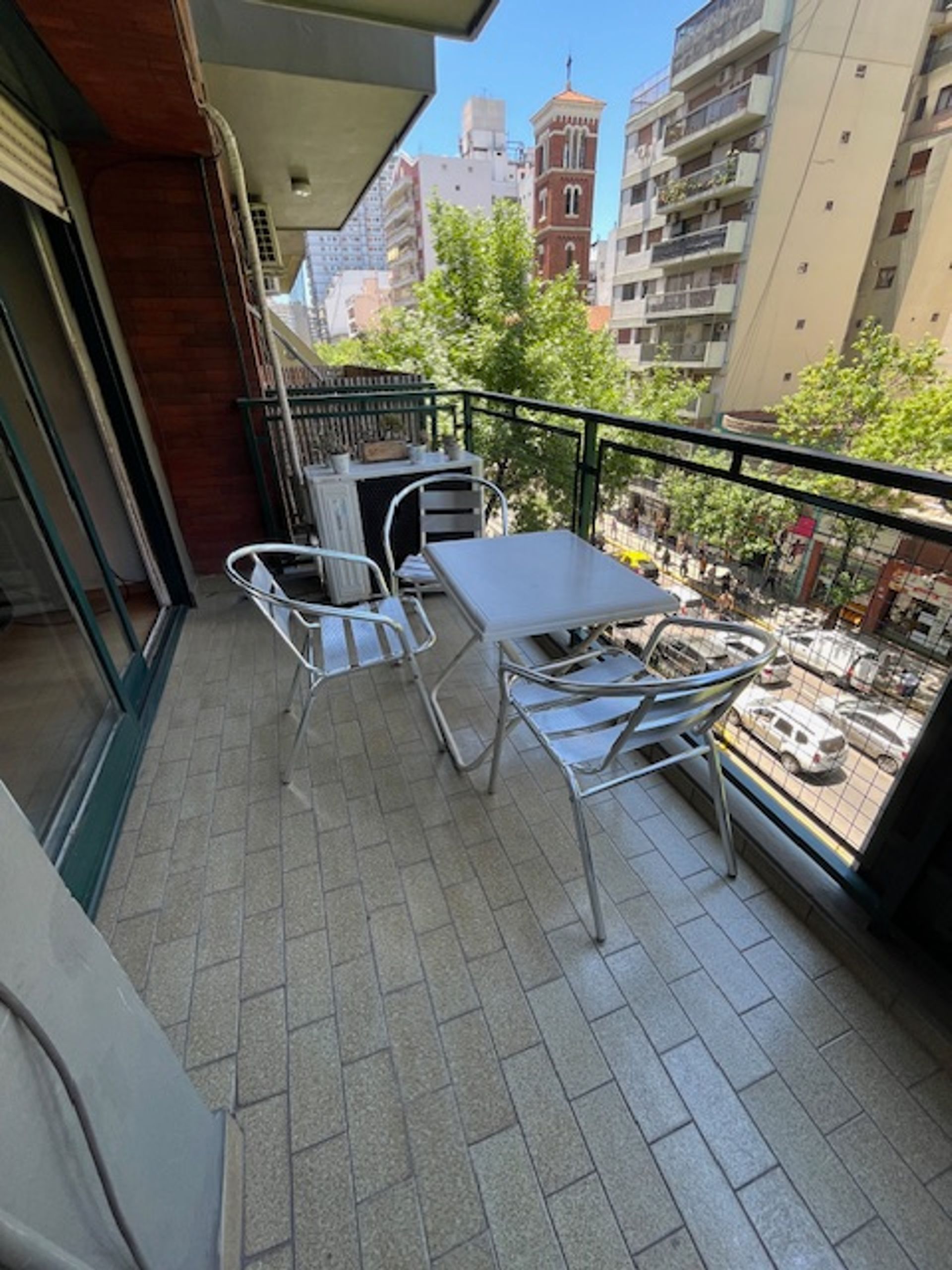 VENTA 4 AMBIENTES AL FRENTE CON BALCON - 3