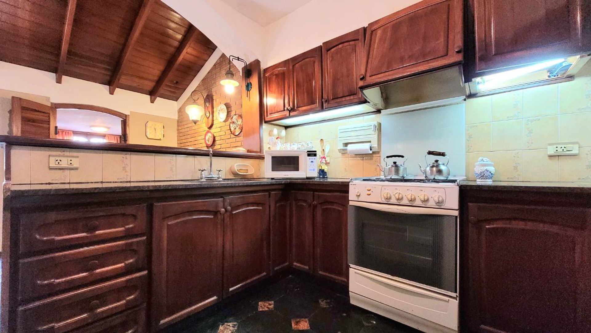 Venta Casa 4 dorm. Castelar Norte Parque y Pileta - 16