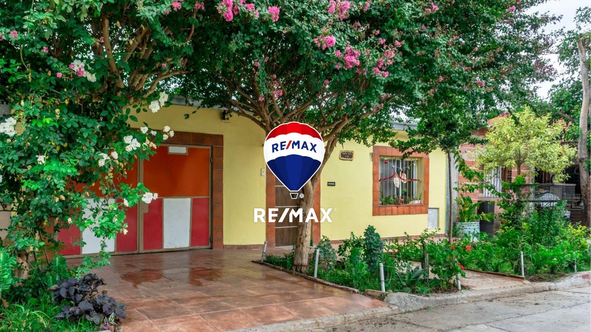 CASA 2 DORMITORIOS VENTA BARRIO LA LOMA