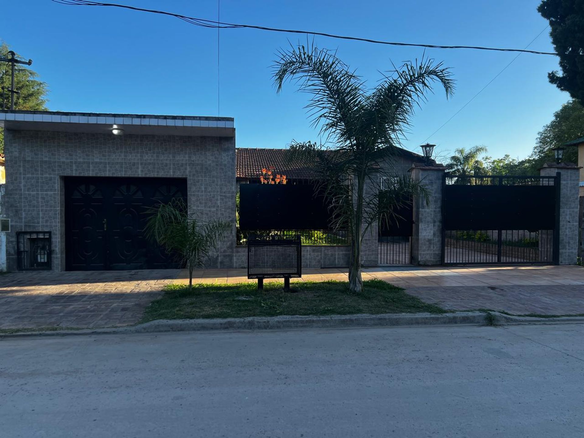 CASA 5 AMBIENTES VENTA CON PILETA, QUINCHO, GARAJE - 4