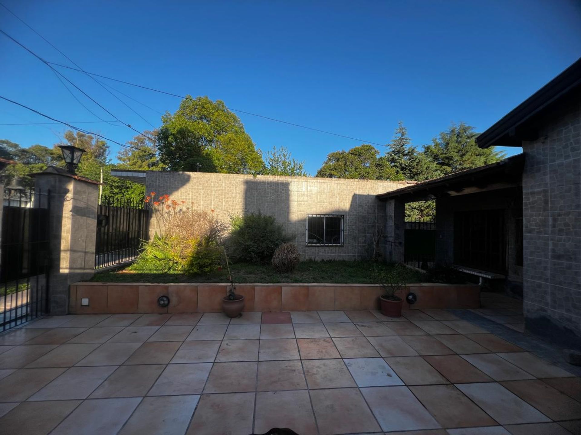 CASA 5 AMBIENTES VENTA CON PILETA, QUINCHO, GARAJE - 8