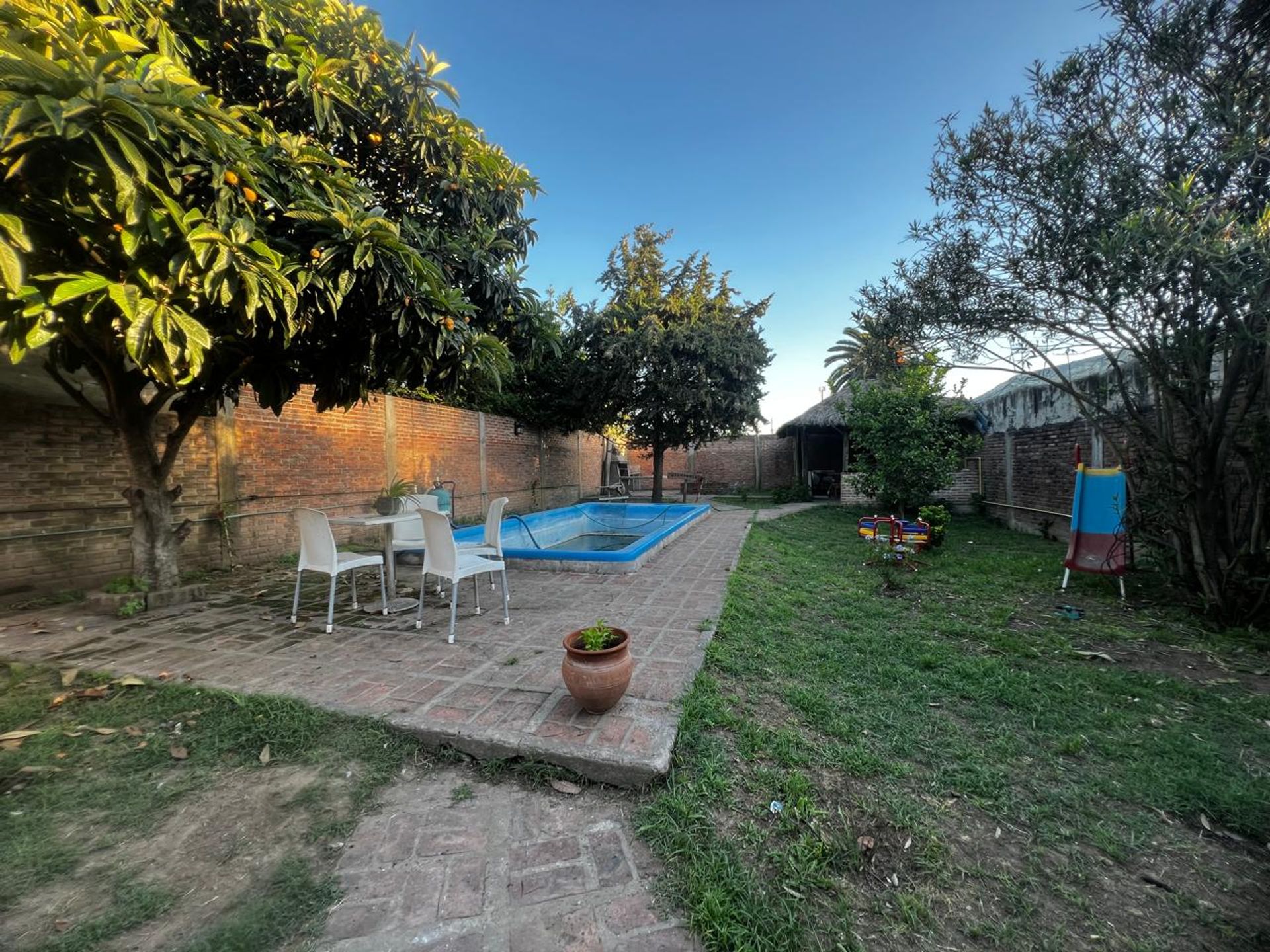 CASA 5 AMBIENTES VENTA CON PILETA, QUINCHO, GARAJE - 1