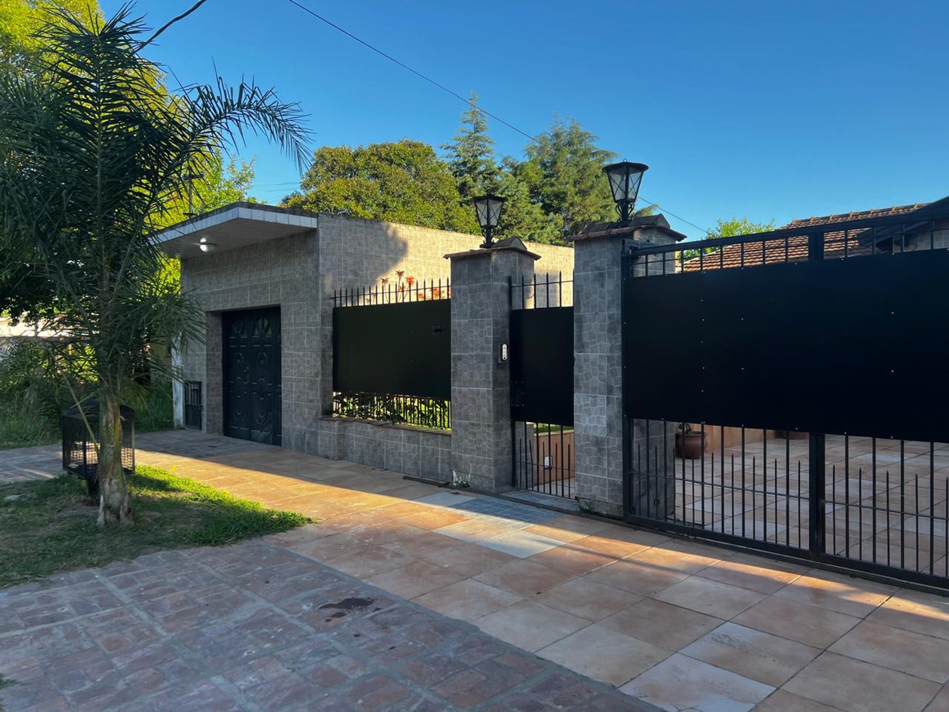 CASA 5 AMBIENTES VENTA CON PILETA, QUINCHO, GARAJE - 2