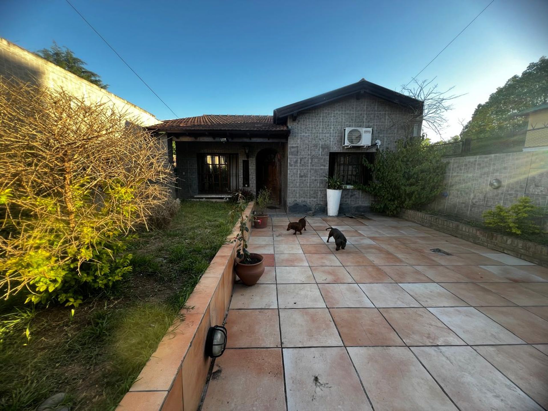 CASA 5 AMBIENTES VENTA CON PILETA, QUINCHO, GARAJE - 11