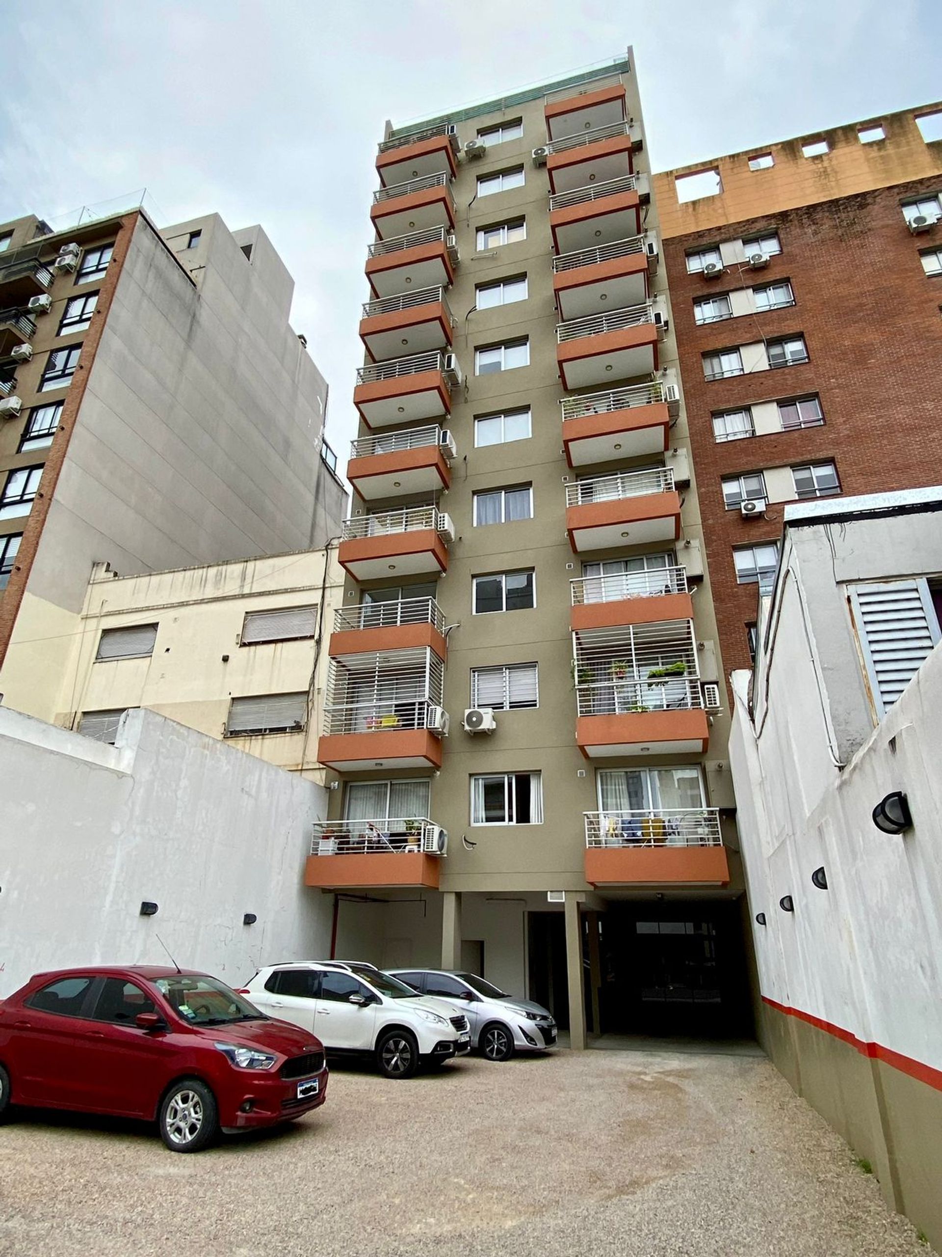 Semipiso Excelente de 4 Ambientes c/balc&oacute;n terraza - 4