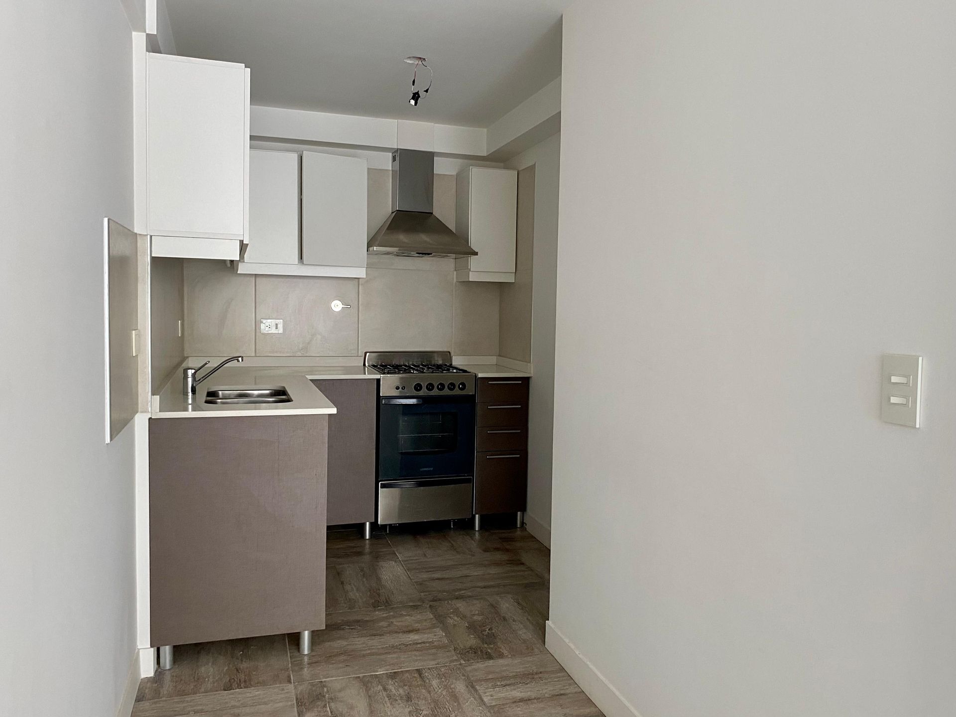 Semipiso Excelente de 4 Ambientes c/balc&oacute;n terraza - 10