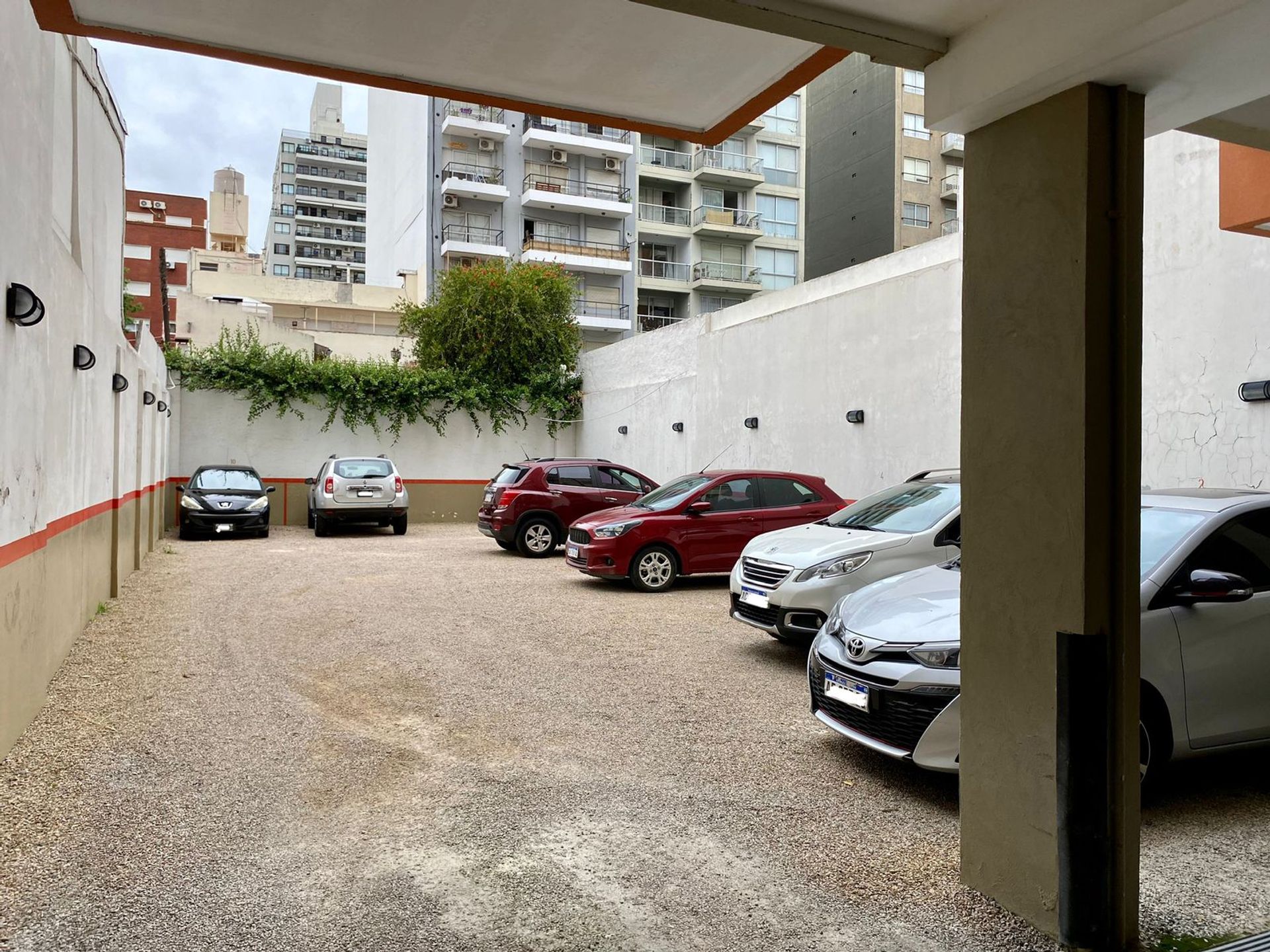 Semipiso Excelente de 4 Ambientes c/balc&oacute;n terraza - 3