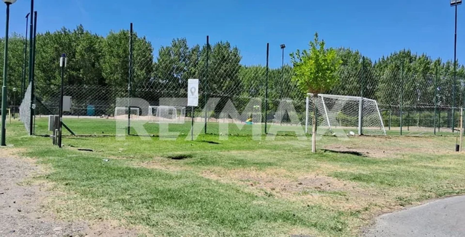 Casa en Venta, Barrio Privado Canales de Plottier - 16