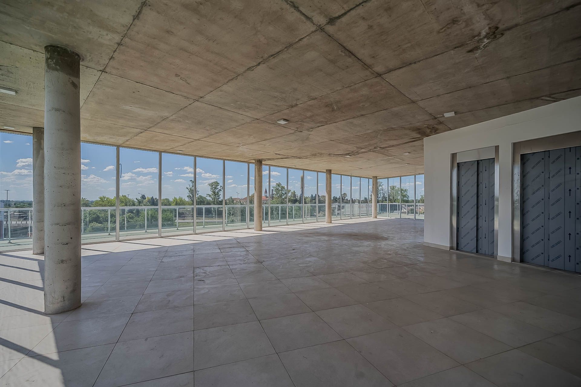 OFICINA EN ALQUILER CON 382 M² DE TERRAZA Y 4 COCHERAS | MEET PILAR SOBRE PANAMERICANA — foto 4