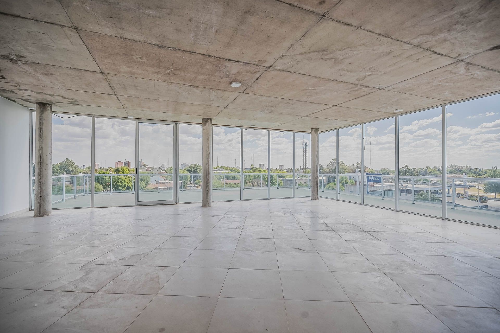 OFICINA EN ALQUILER CON 382 M² DE TERRAZA Y 4 COCHERAS | MEET PILAR SOBRE PANAMERICANA — foto 3