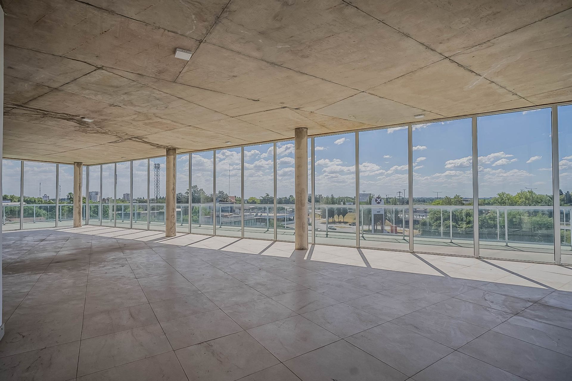 OFICINA EN ALQUILER CON 382 M² DE TERRAZA Y 4 COCHERAS | MEET PILAR SOBRE PANAMERICANA — foto 2