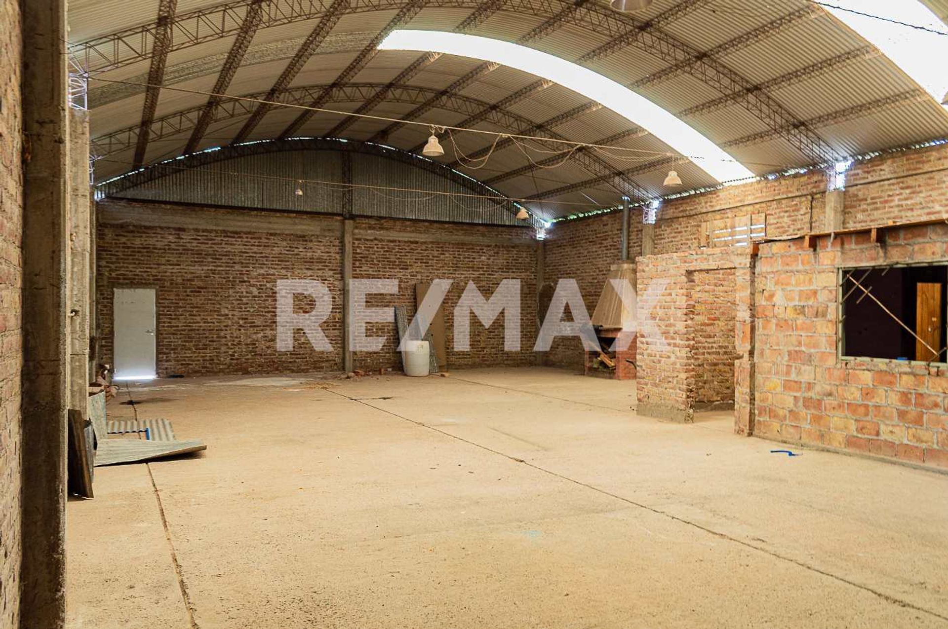 Venta de Galpón 240 M2 Plottier - 3