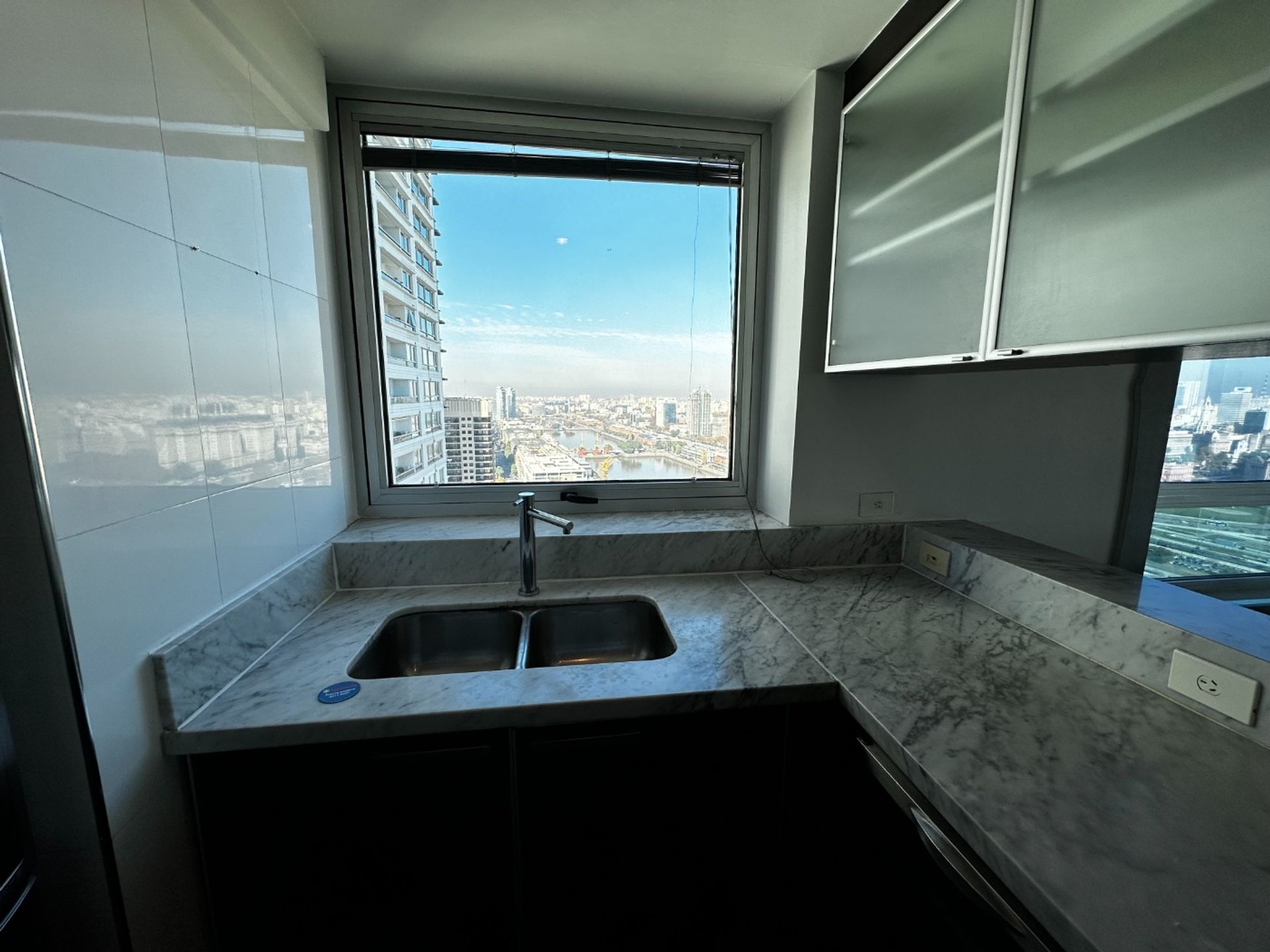 Alquiler 2 amb Torres del Yacht vista ciudad — foto 13