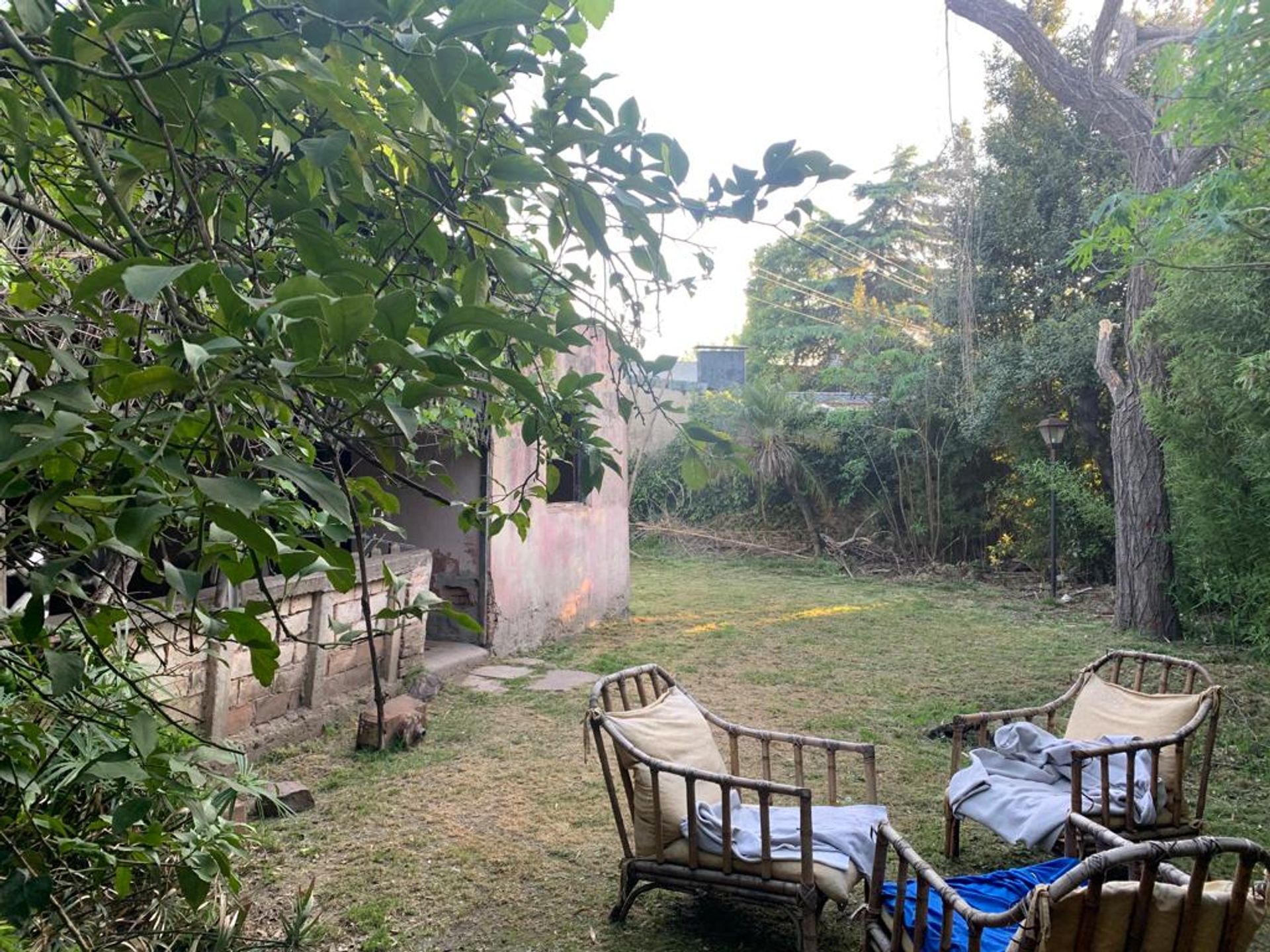VENTA CASA CON JARDIN A REFACCIONAR - 18