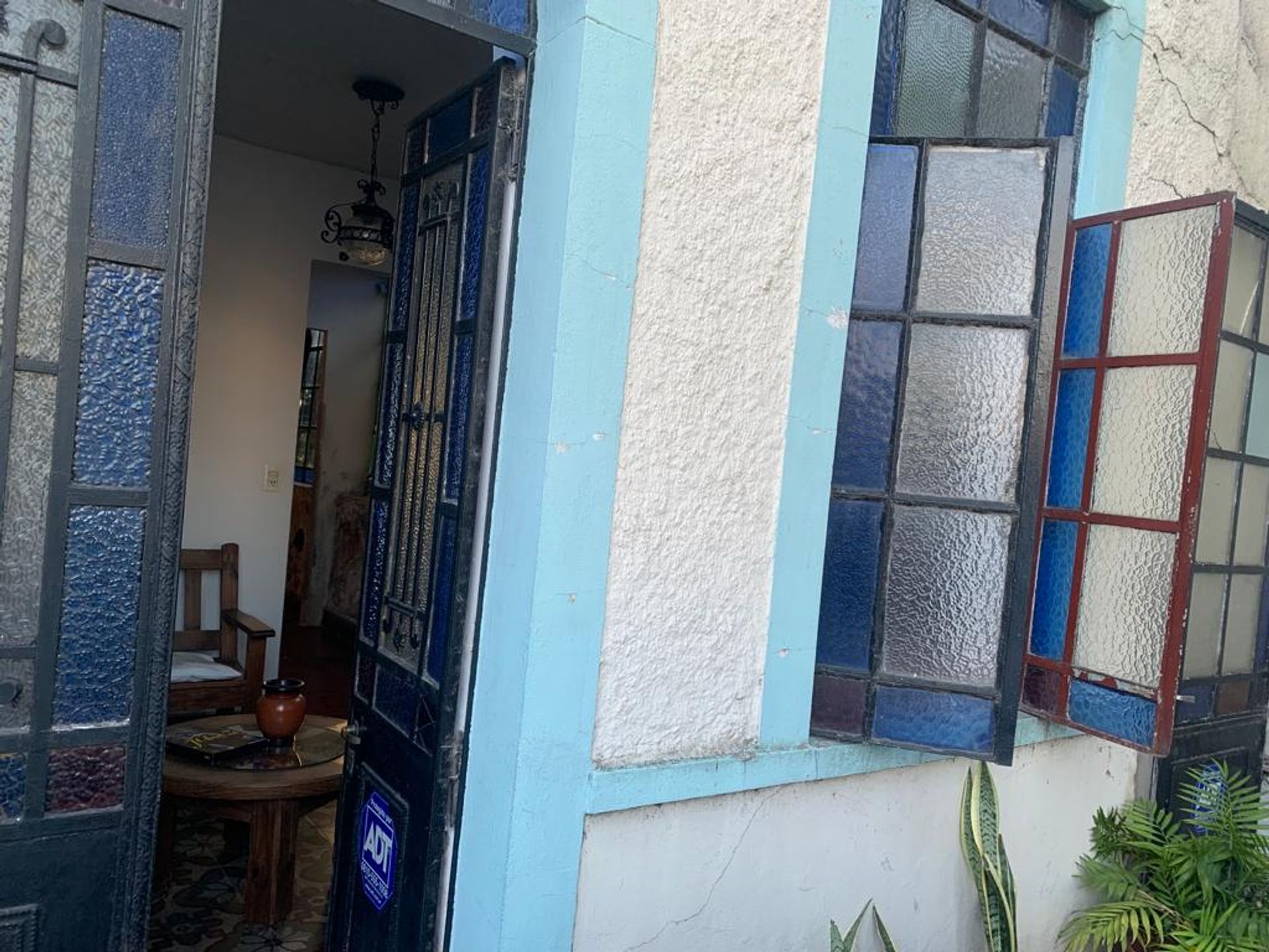 VENTA CASA CON JARDIN A REFACCIONAR - 4