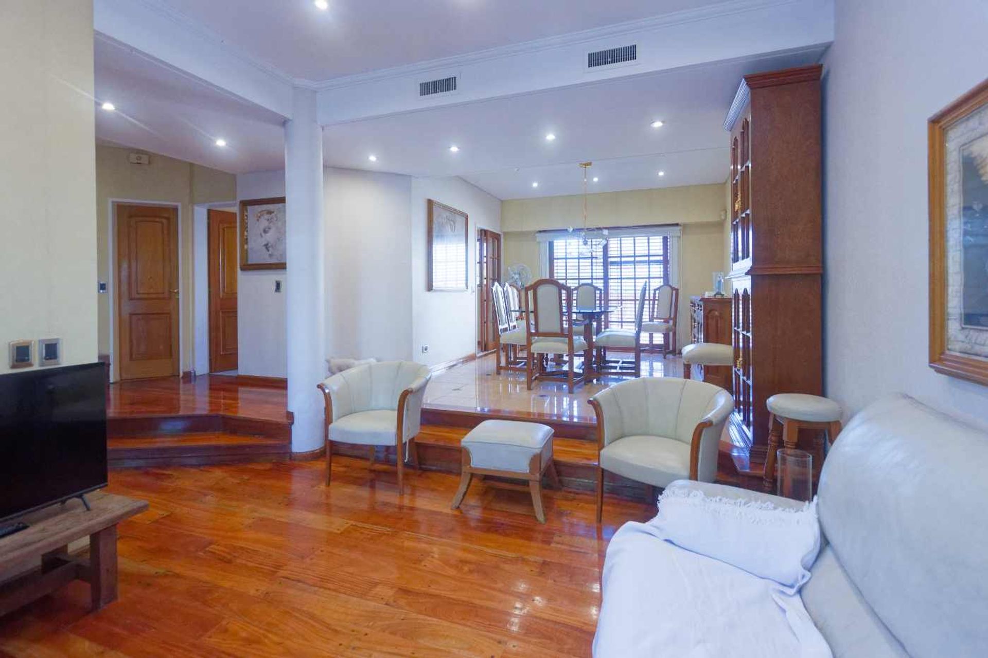 CASA 7 AMB JARD&Iacute;N QUINCHO LAVADERO COCHERA — foto 4