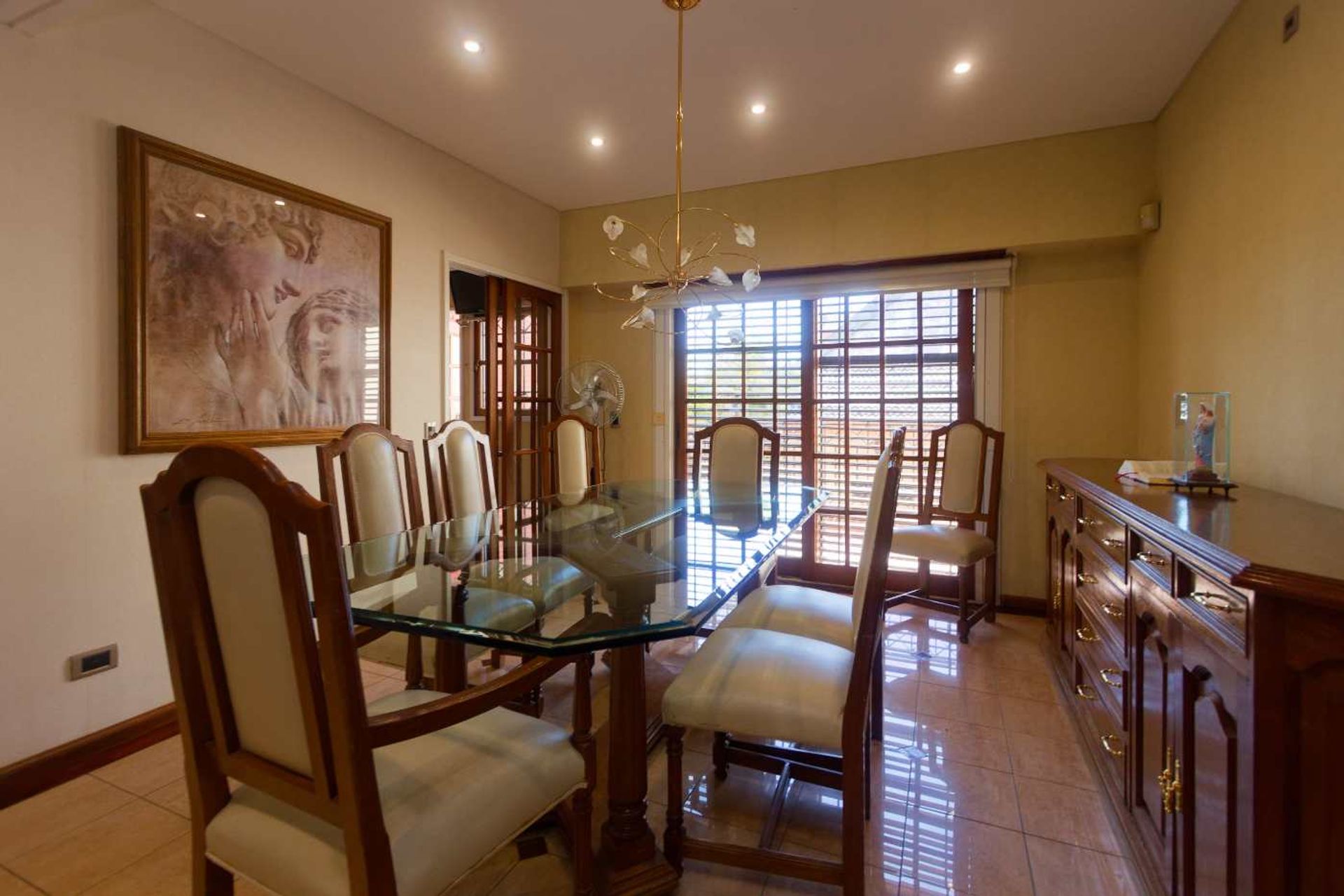 CASA 7 AMB JARD&Iacute;N QUINCHO LAVADERO COCHERA