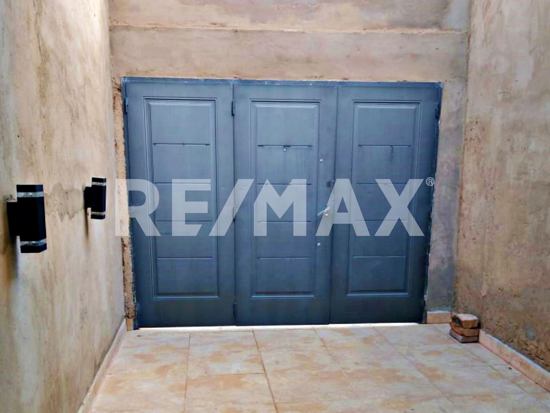 EN VENTA Casa 2 dormitorios + 2 Dptos - 16