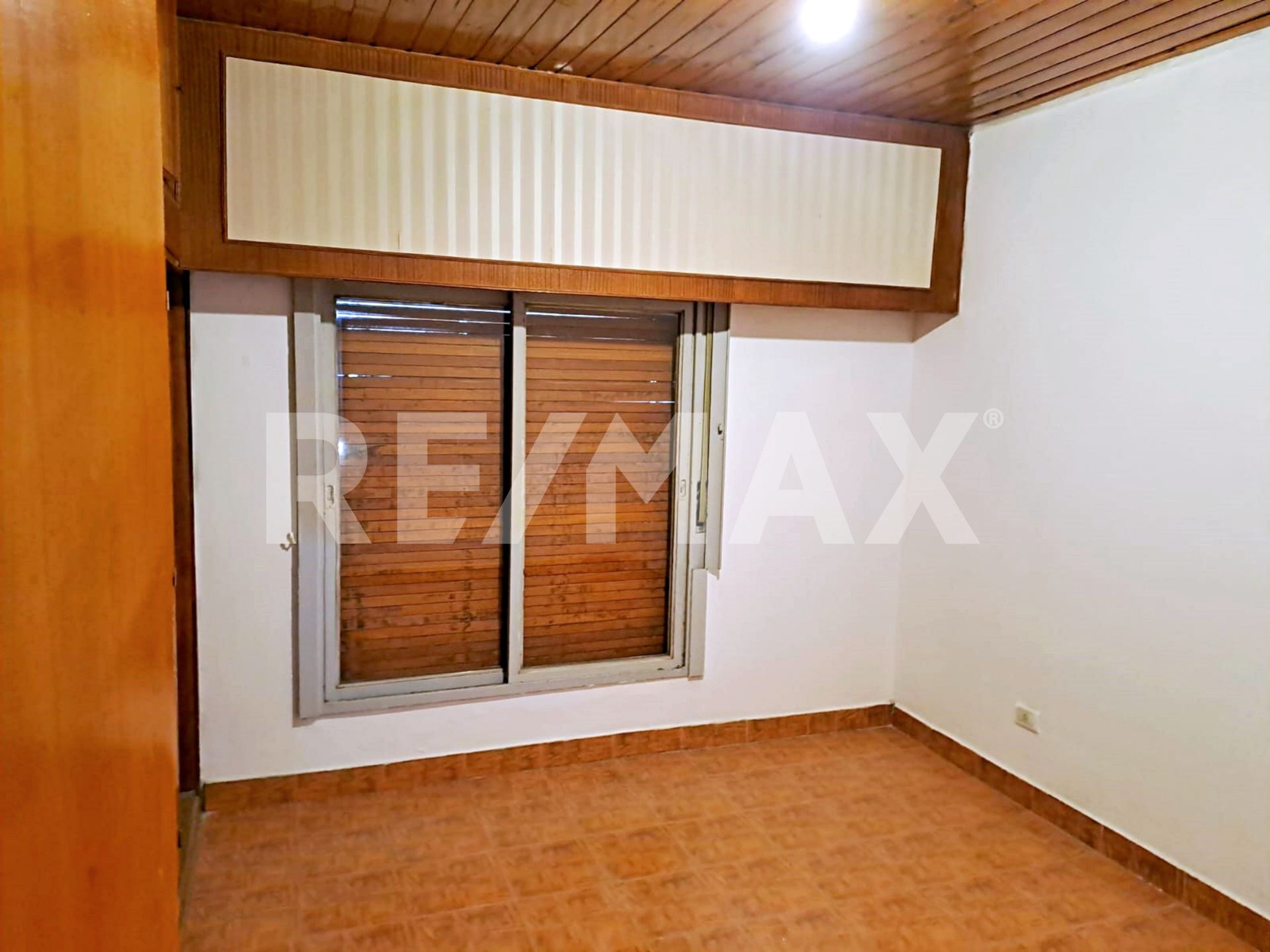 EN VENTA Casa 2 dormitorios + 2 Dptos - 9