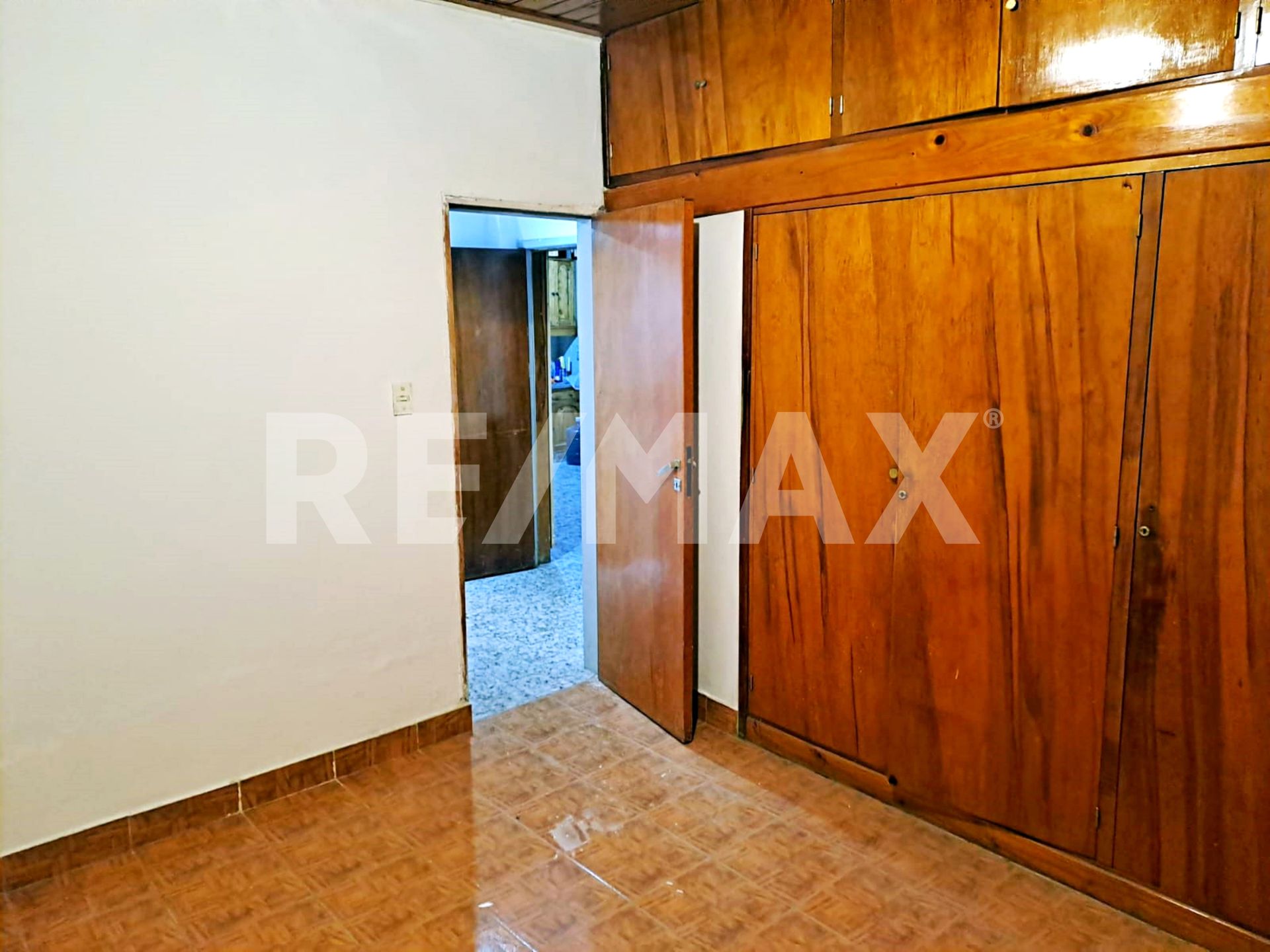 EN VENTA Casa 2 dormitorios + 2 Dptos - 8