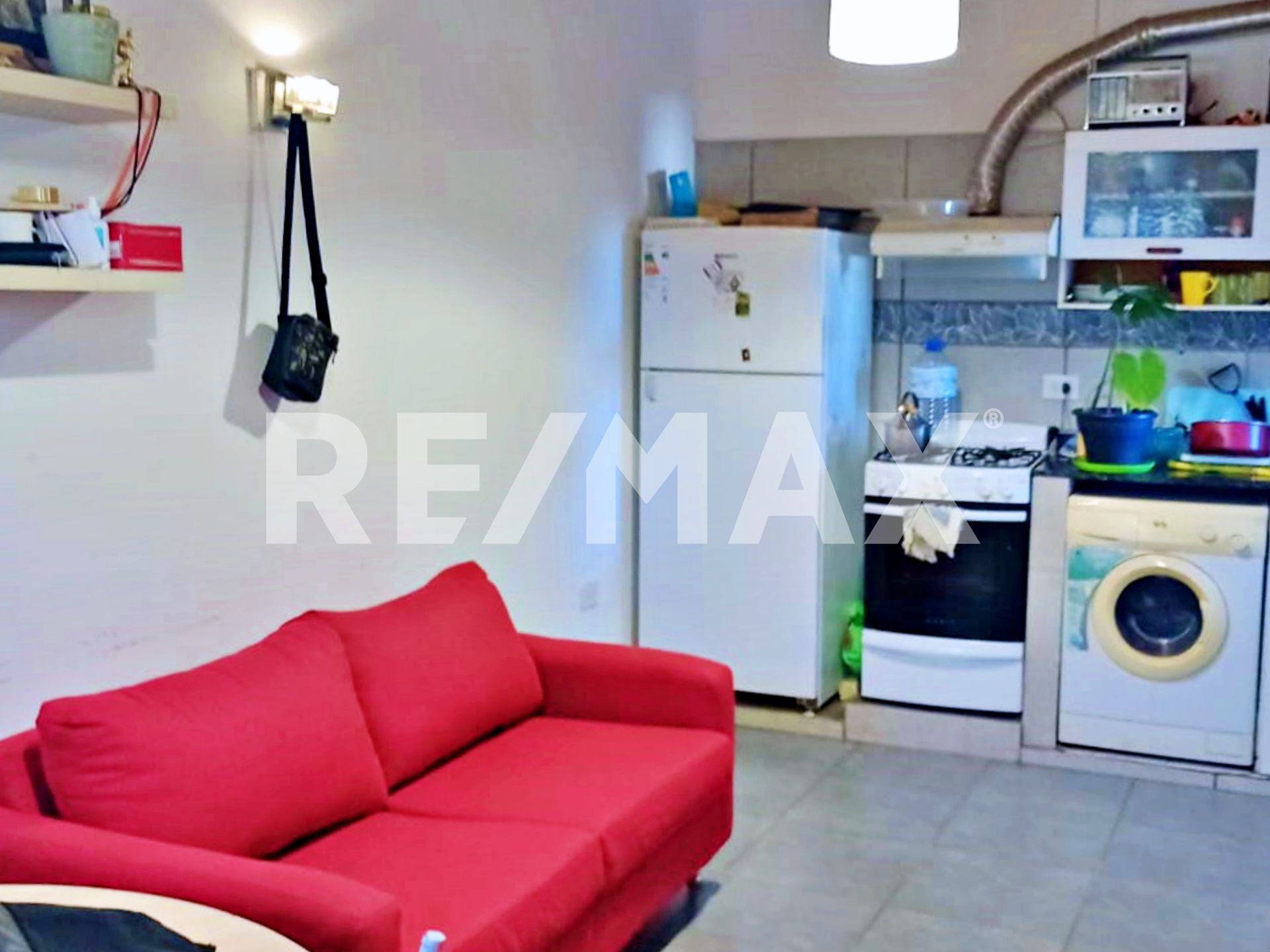 EN VENTA Casa 2 dormitorios + 2 Dptos - 17