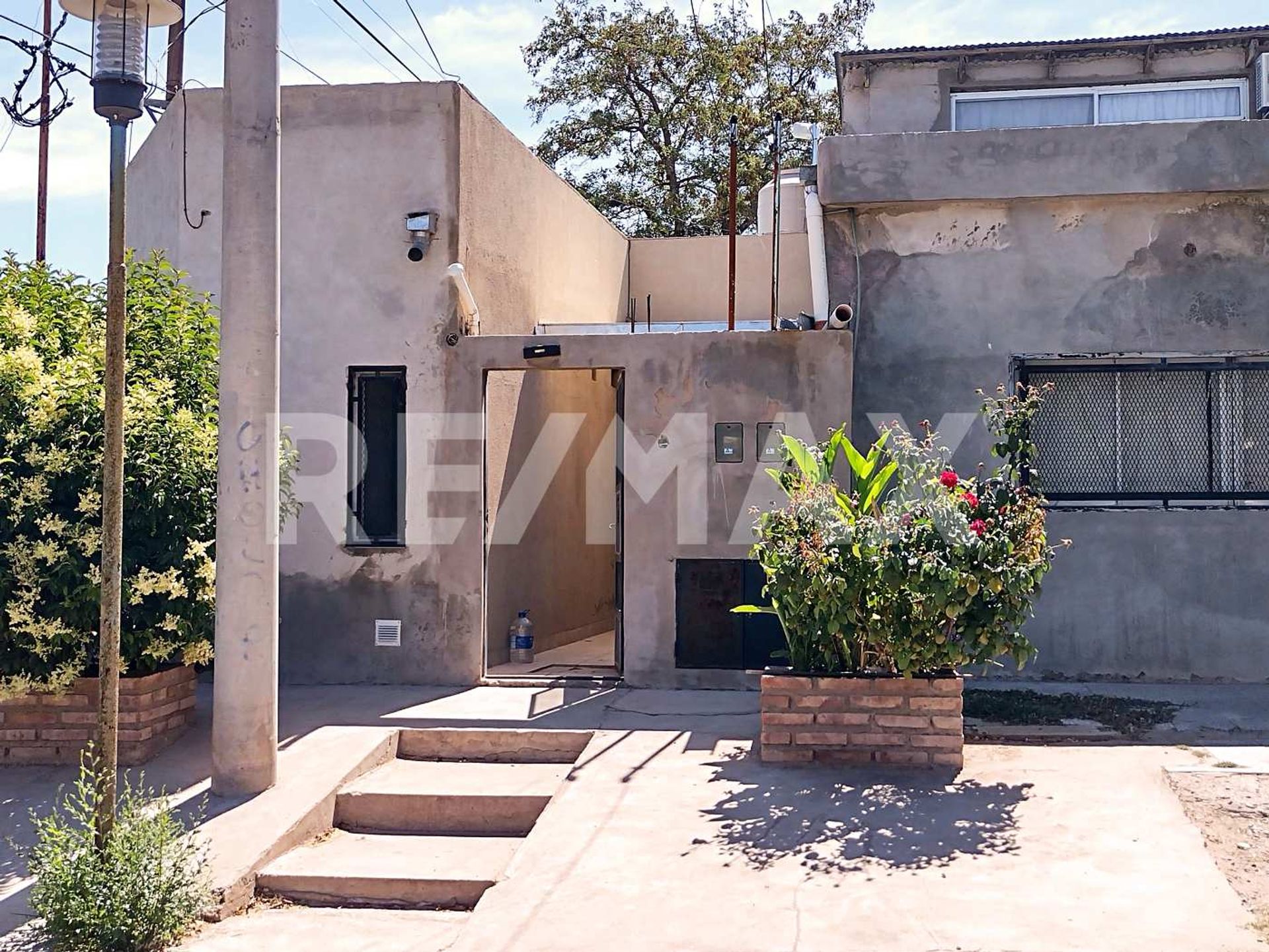 EN VENTA Casa 2 dormitorios + 2 Dptos - 12