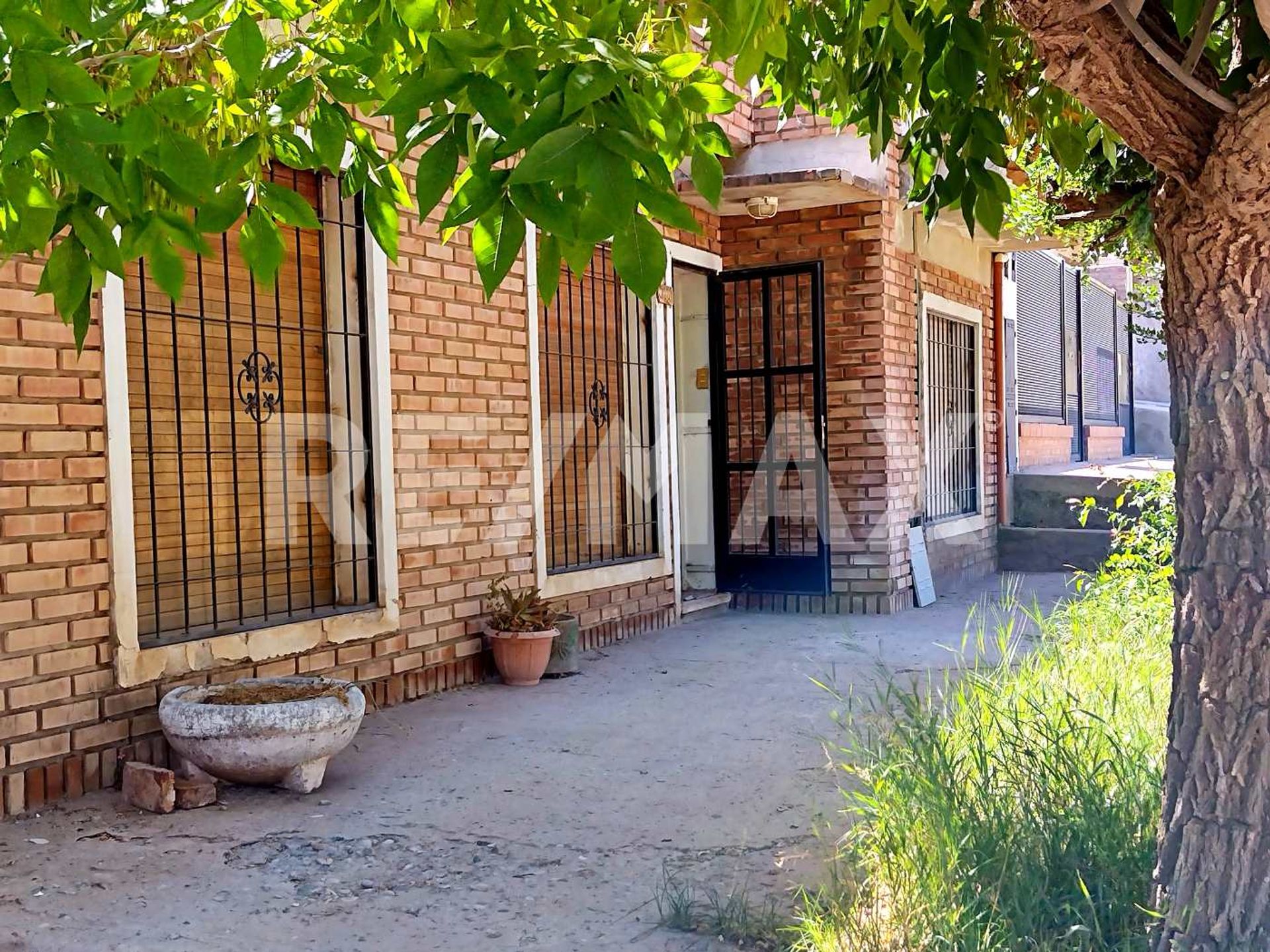 EN VENTA Casa 2 dormitorios + 2 Dptos - 2