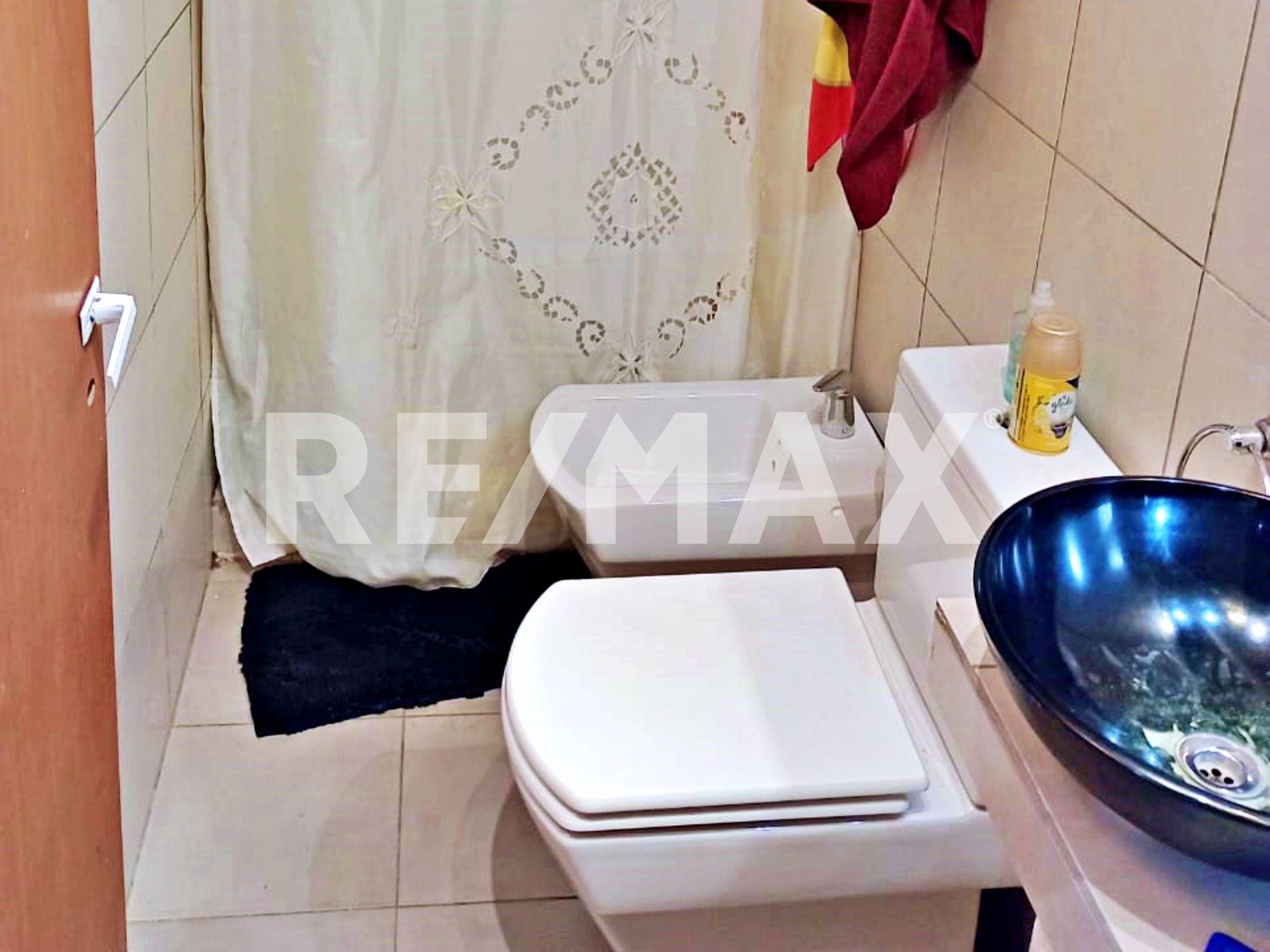 EN VENTA Casa 2 dormitorios + 2 Dptos - 20