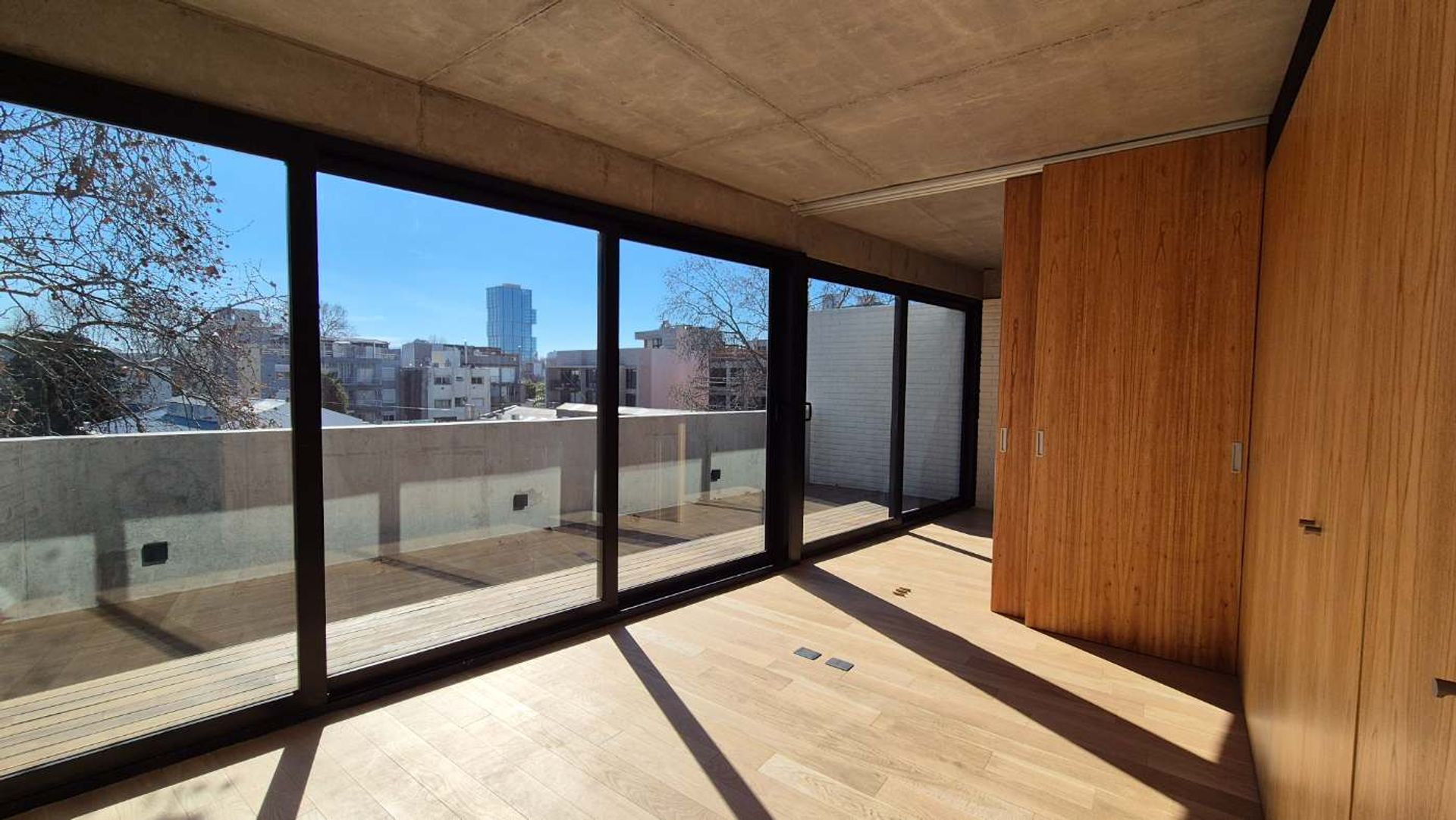 Venta 3 ambientes con terraza propia y cochera