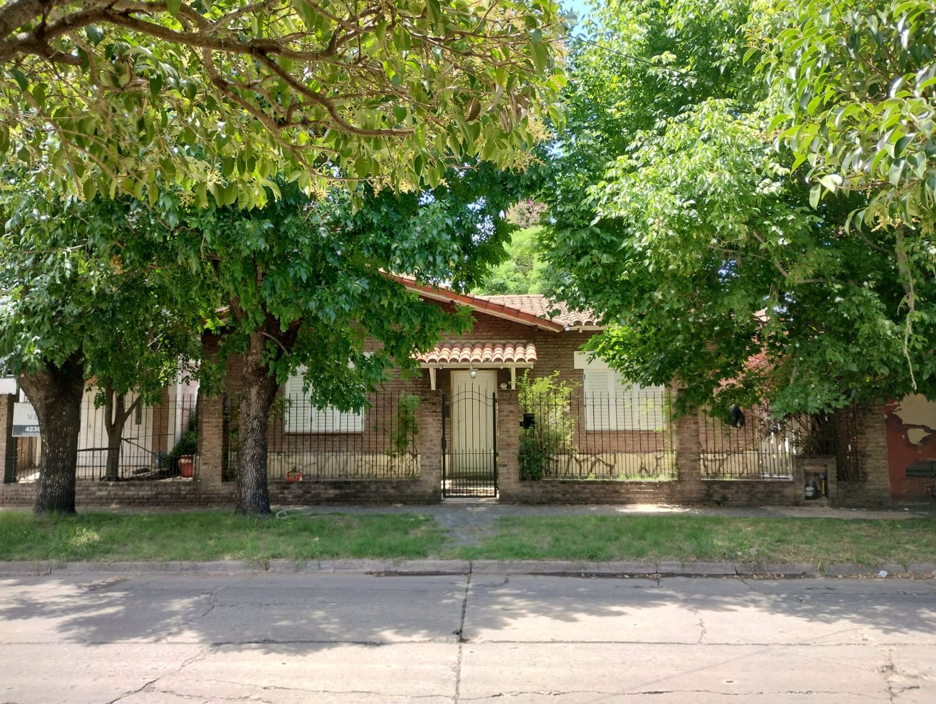 Venta Casa mas 2 departamentos Rafael Calzada - 1