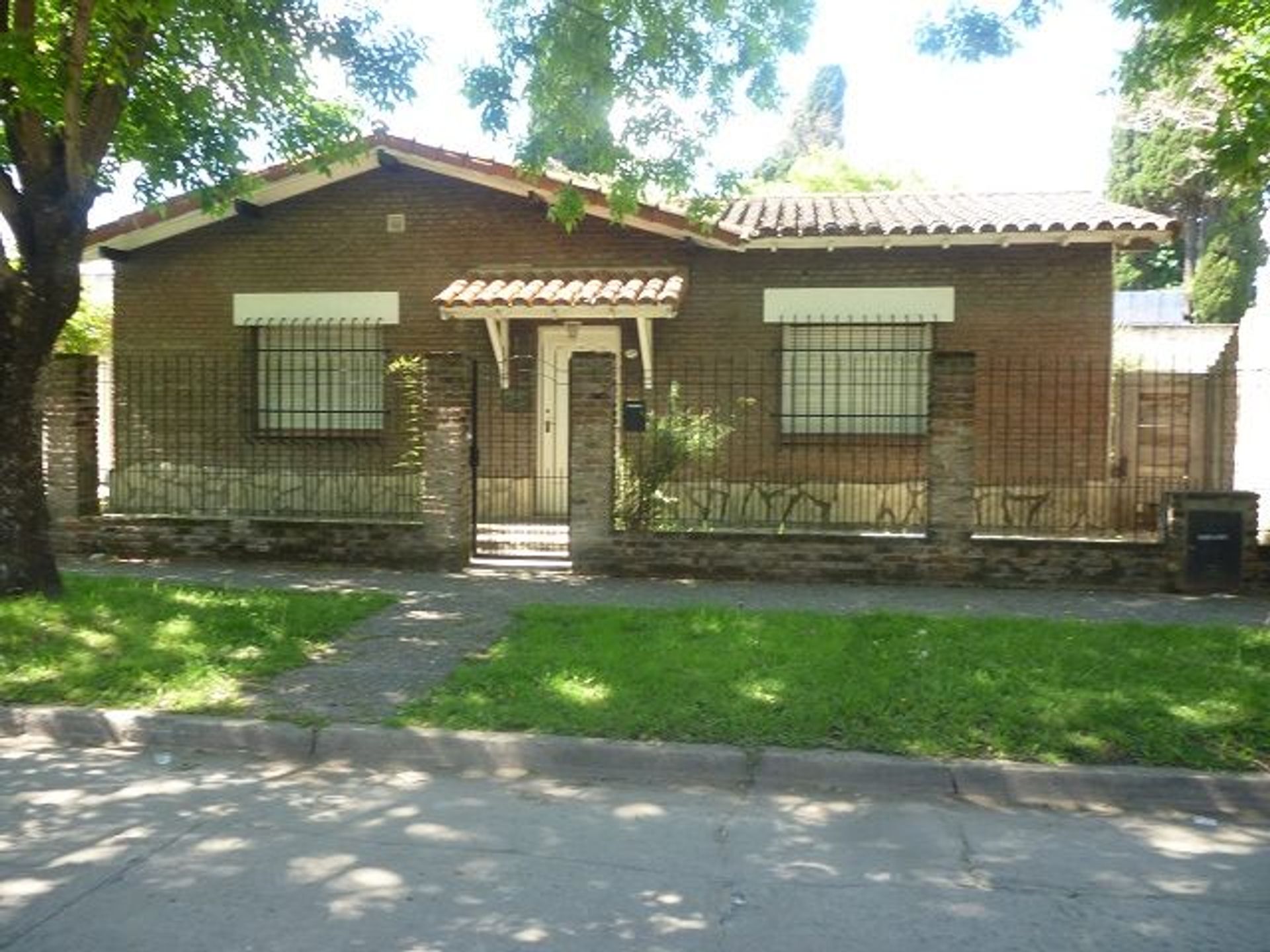 Venta Casa mas 2 departamentos Rafael Calzada - 2