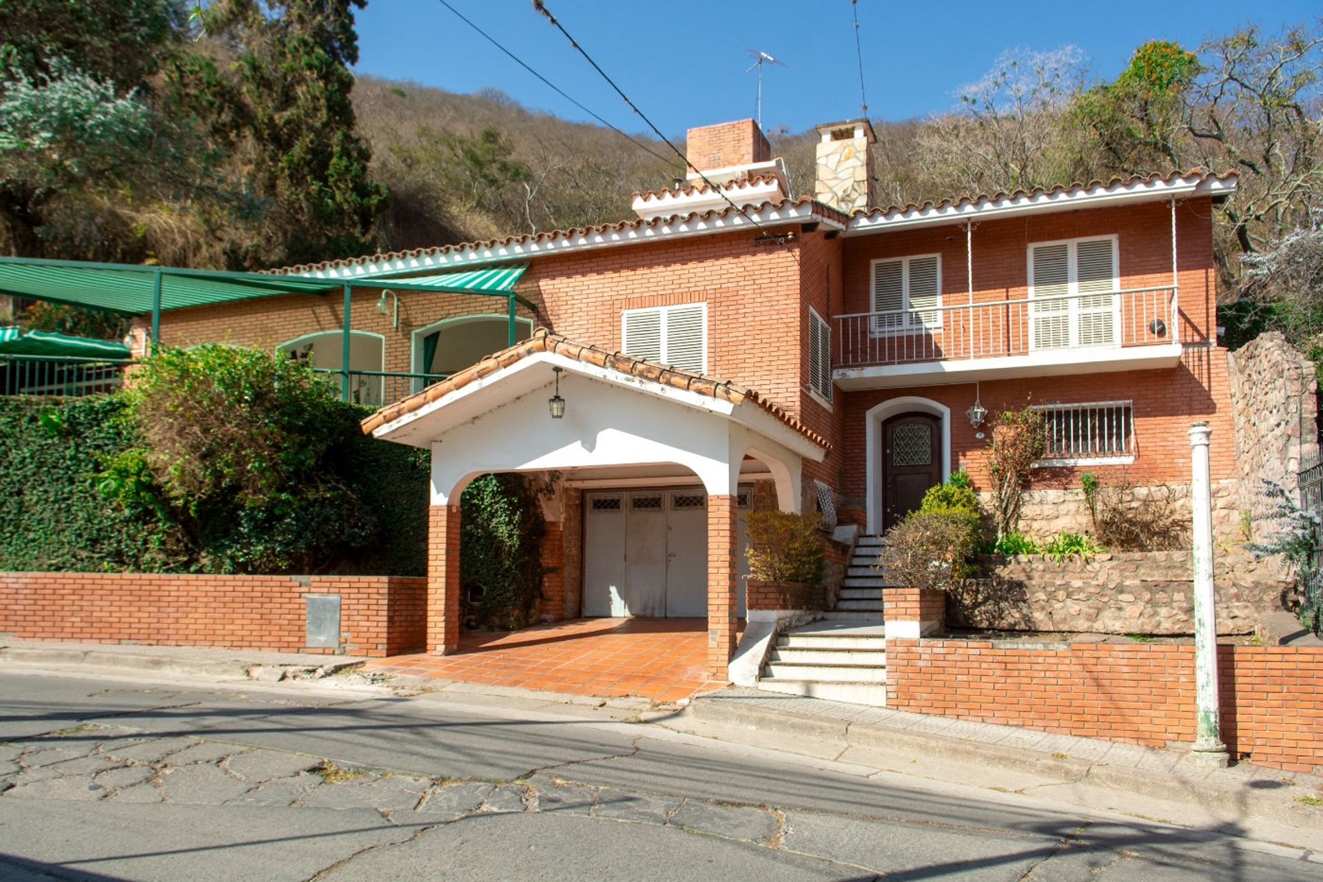 CASA 3 DORMITORIOS VENTA ZONA MONUMENTO CON PILETA — foto 4