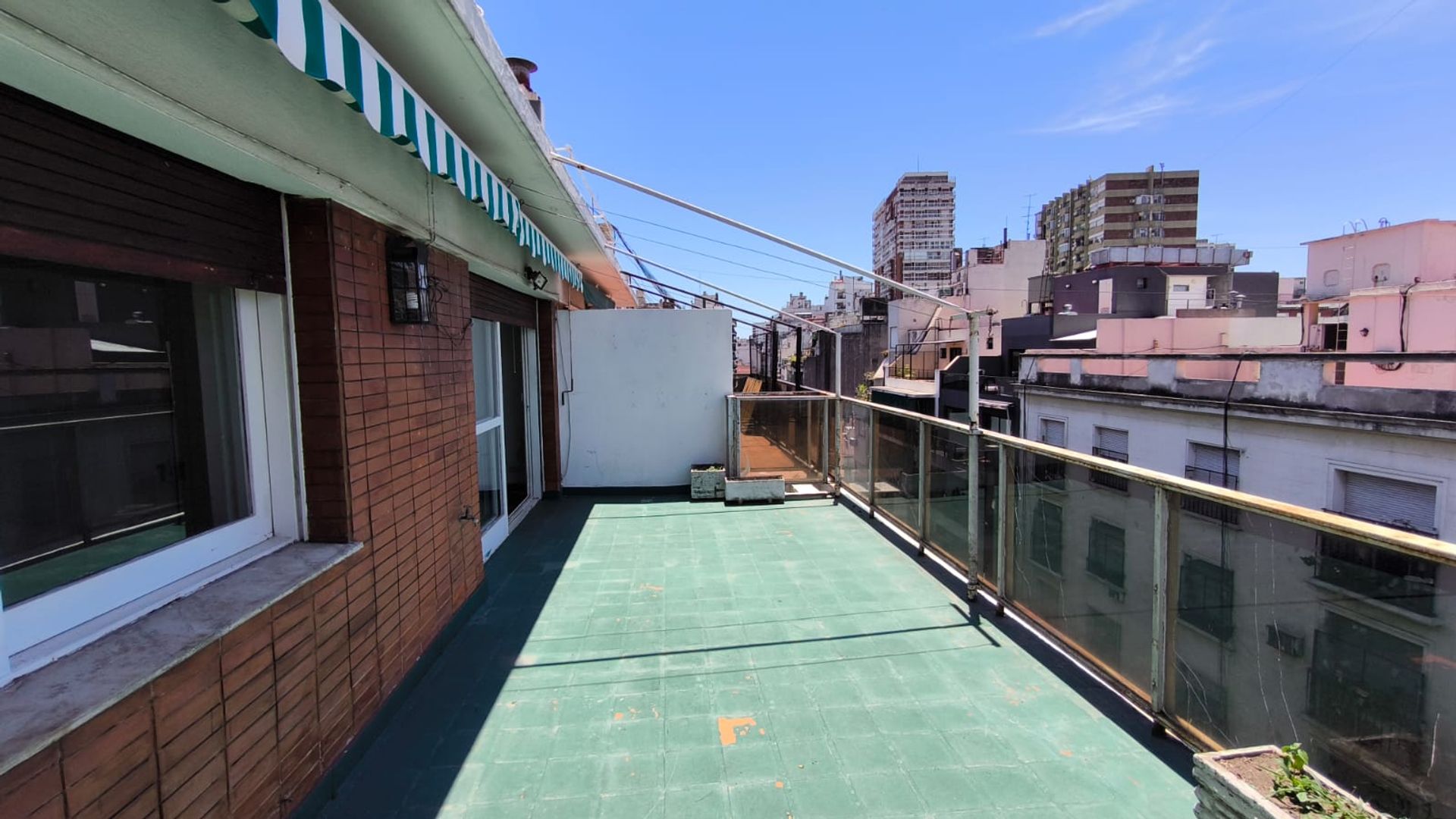 DEPTO 3 AMB C/ DEP, BALC&Oacute;N TERRAZA COCH BAULERA