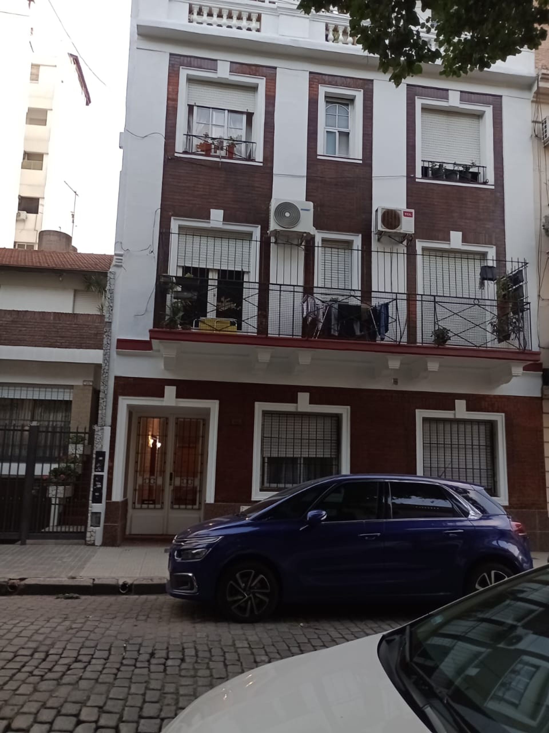 Muy bello ph en P.B. edificio hermoso APTO PROF. - 2