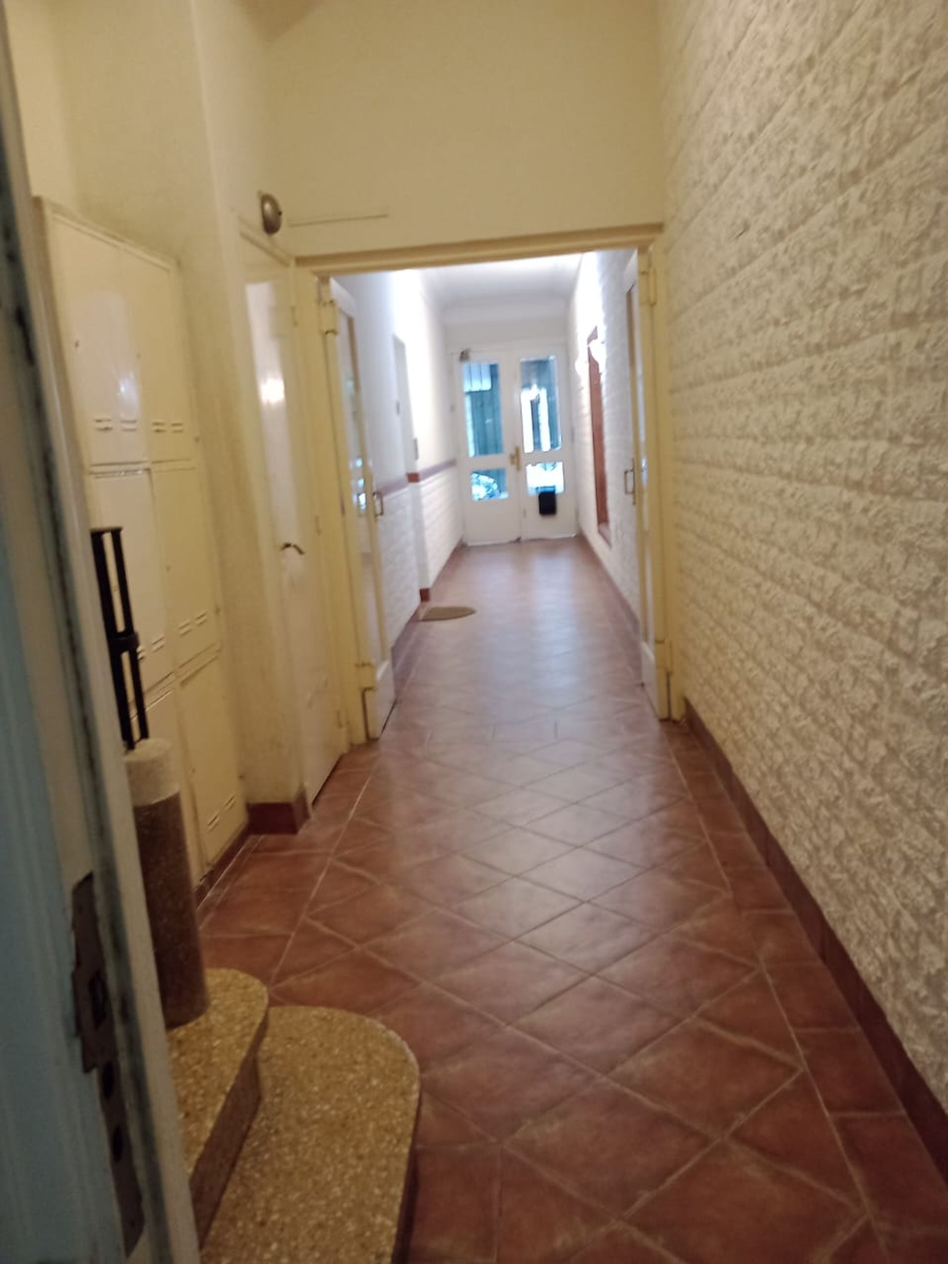 Muy bello ph en P.B. edificio hermoso APTO PROF. - 4